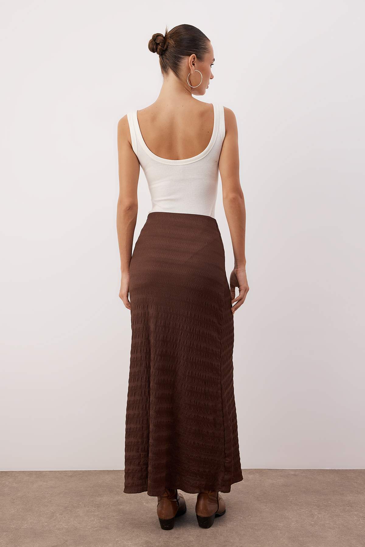 Trendyolmilla  Kahverengi Dokulu A-line/Çan Açılan Esnek Örme Etek TWOAW26ET00094 - Görsel 4