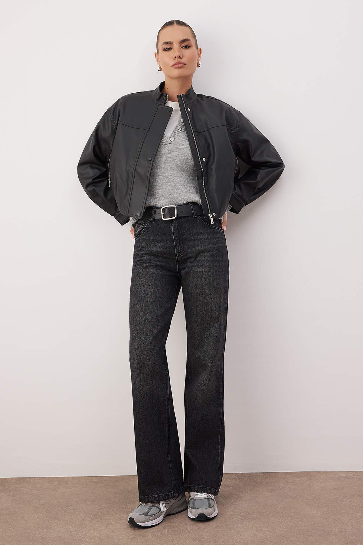 Trendyol Collection Anthrazitfarbene Jeans mit hoher Taille und weitem Bein T...