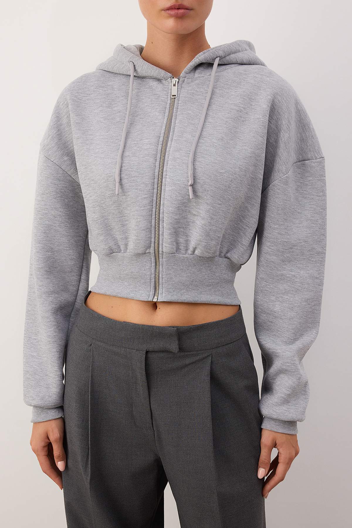 Trendyolmilla  Gri Melanj Crop Oversize Örme Sweatshirt TWOAW25SW00302 - Görsel 3