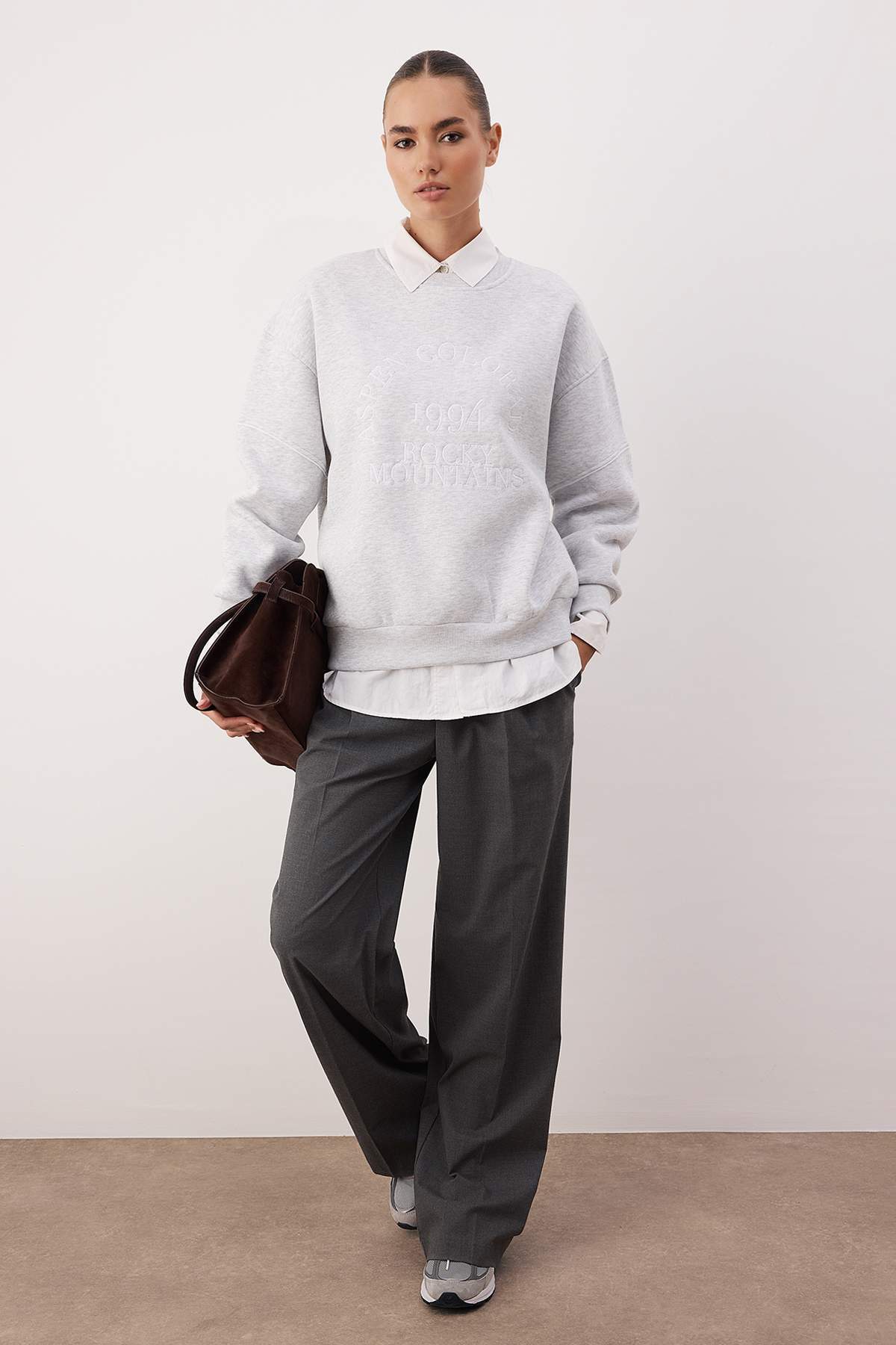 Trendyolmilla  Kar Melanj Kalın İçi Polarlı Slogan Nakışlı Oversize Bisiklet Yaka Örme Sweatshirt TWOAW26SW00078