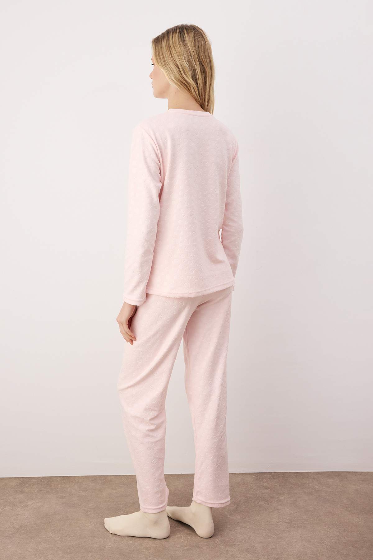 Trendyolmilla  Pudra Kalp Desenli Fırfırlı ve Cepli Örme Pijama Takımı THMAW26PT00205 - Görsel 4