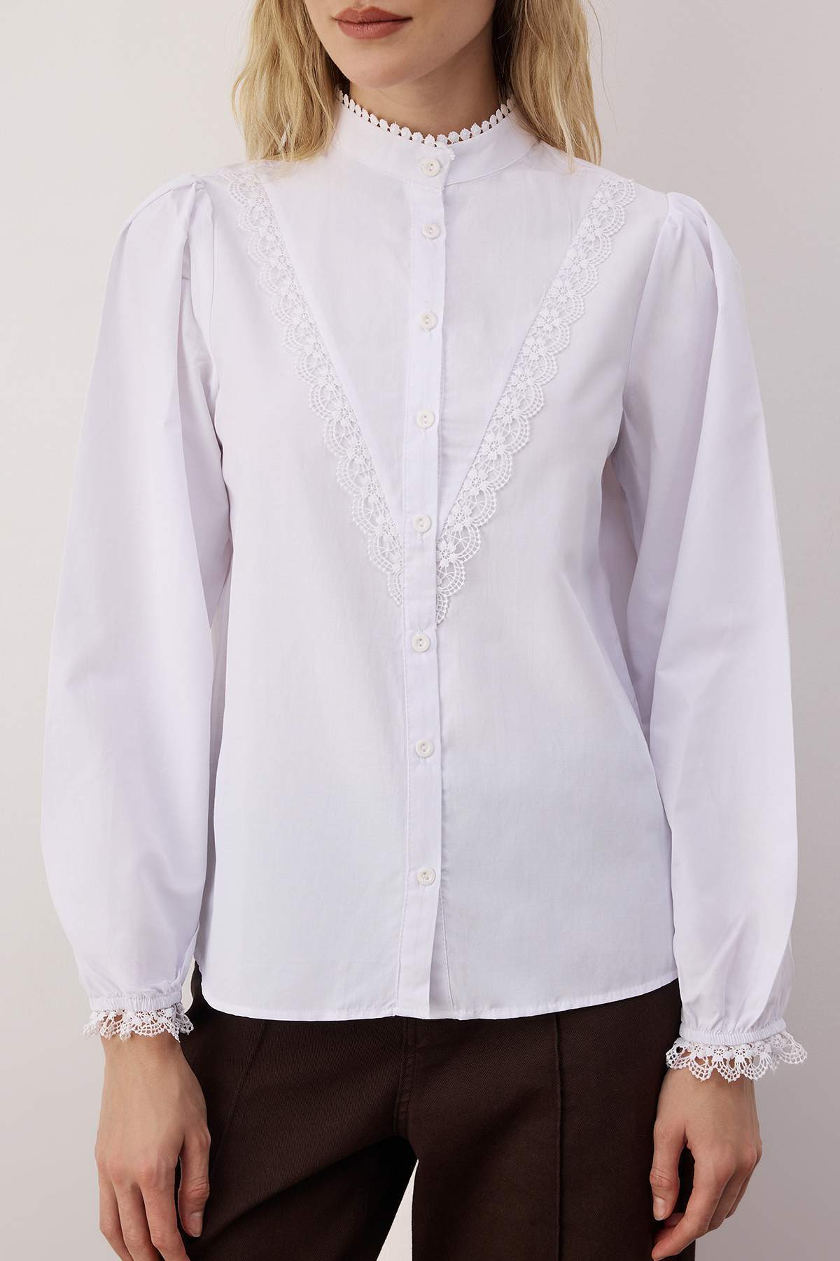 Trendyolmilla  Beyaz Boho Dantel Detaylı Pamuklu Oversize Dokuma Gömlek TWOAW21GO0077 - Görsel 3