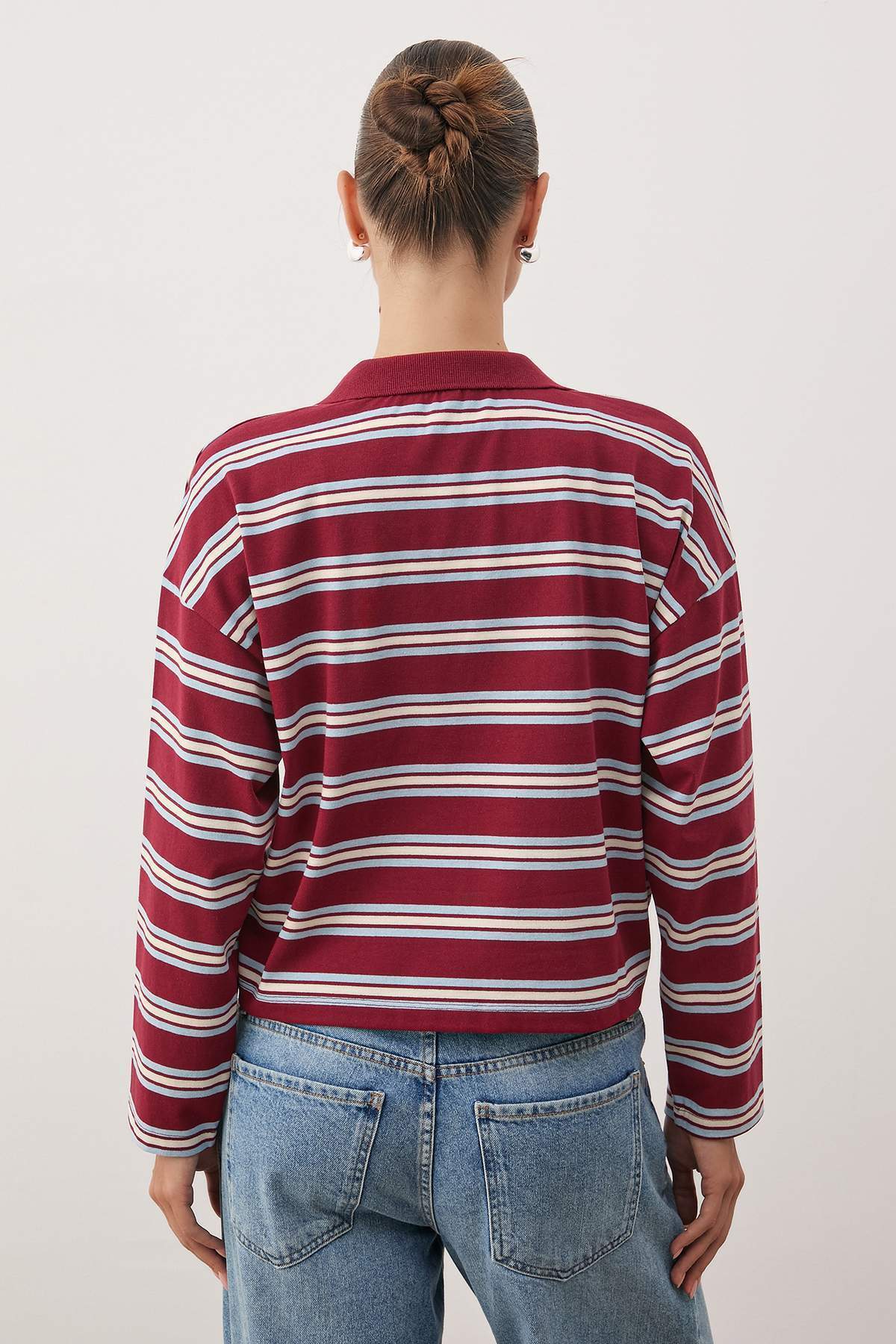 Trendyol Collection Bordowa koszulka polo z oversize'owym krojem i prążkowanym dekoltem TWOAW26TS00020
