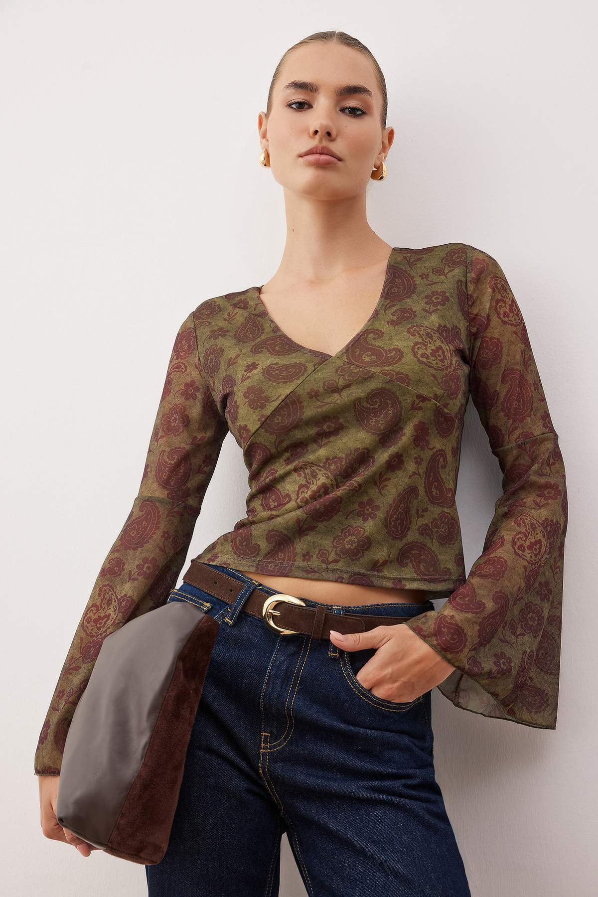 Trendyolmilla  Kahverengi Boho/Boho Chic Baskılı V yaka İspanyol Kol Tül Esnek Örme Bluz TWOAW26BZ00239