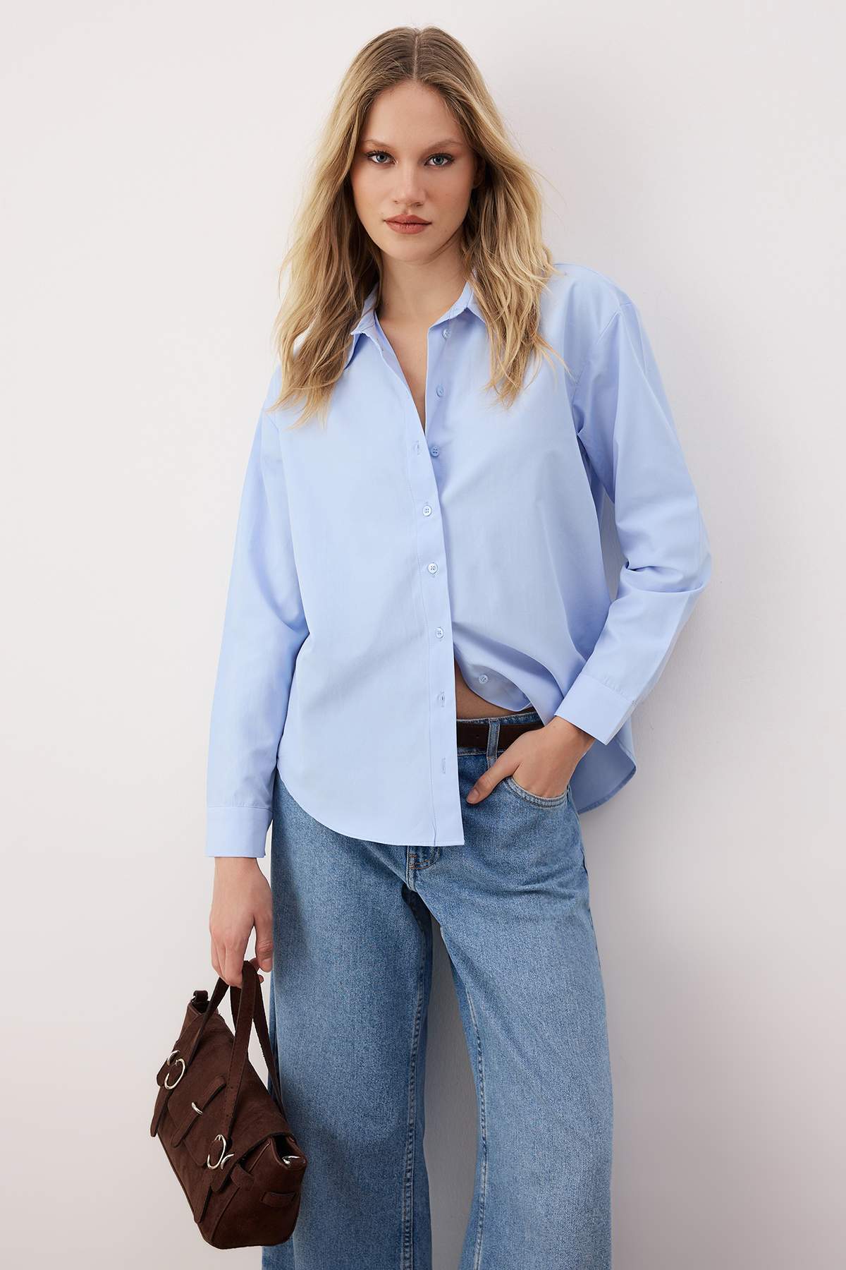 Trendyolmilla  Mavi Loose Fit Pamuklu Dokuma Gömlek TWOAW20GO0107 - Görsel 2