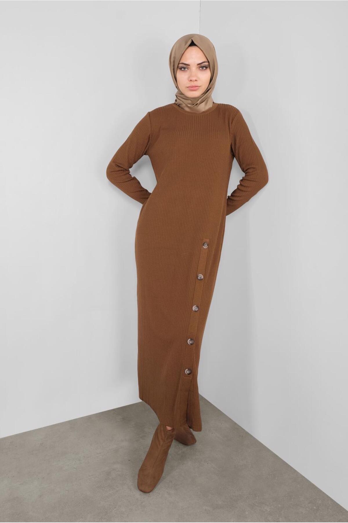 آلوینا لباس بافتنی دکمهدار طرحدار ۴۱۰۳۲ آلوینا لباس بافتنی دکمهدار طرحدار ۴۱۰۳۲