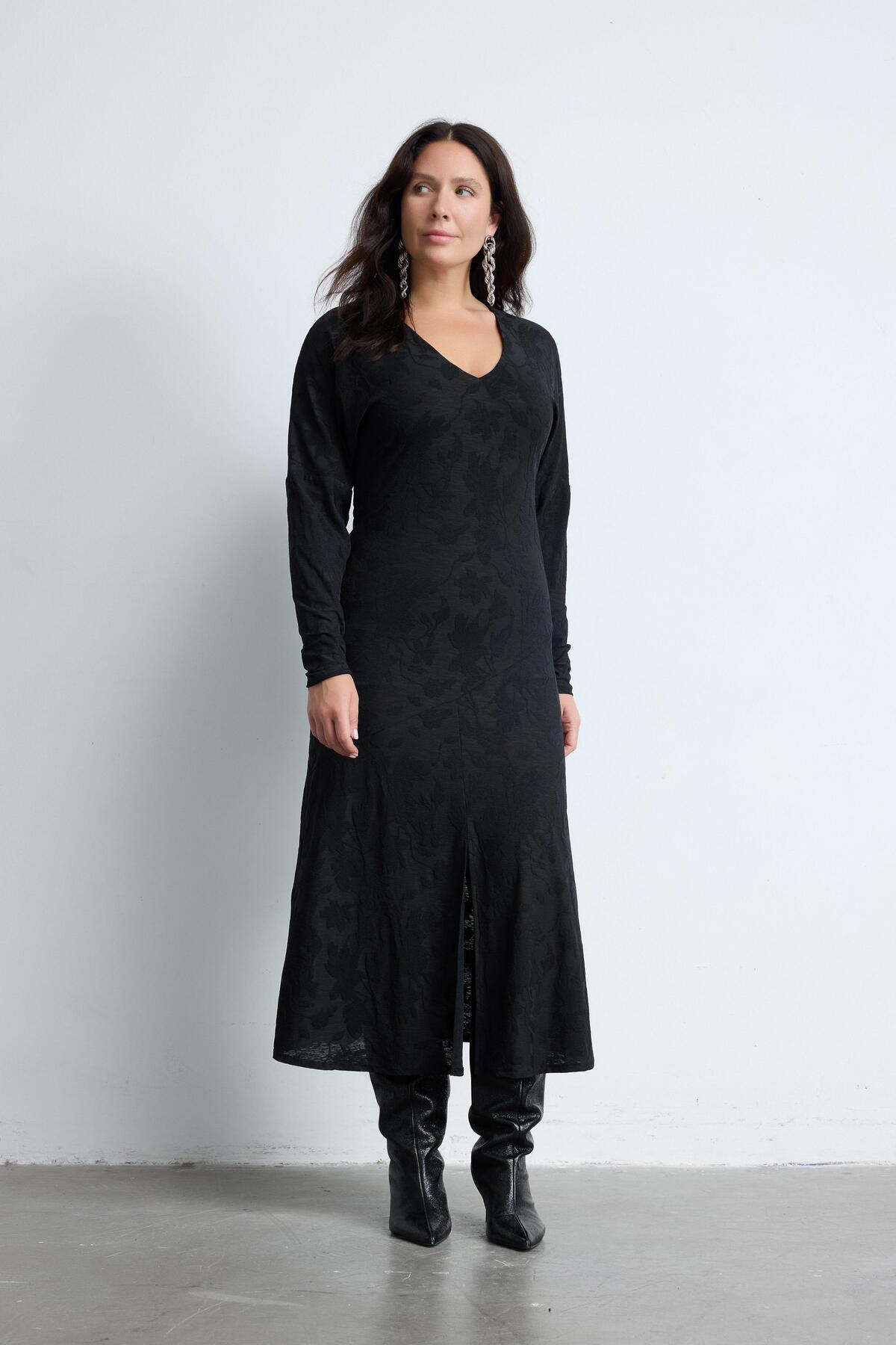 LUOKK  MISHA V Yaka Desenli Yarasa Kol Yırtmaçlı Büyük Beden Elbise Siyah - Görsel 3