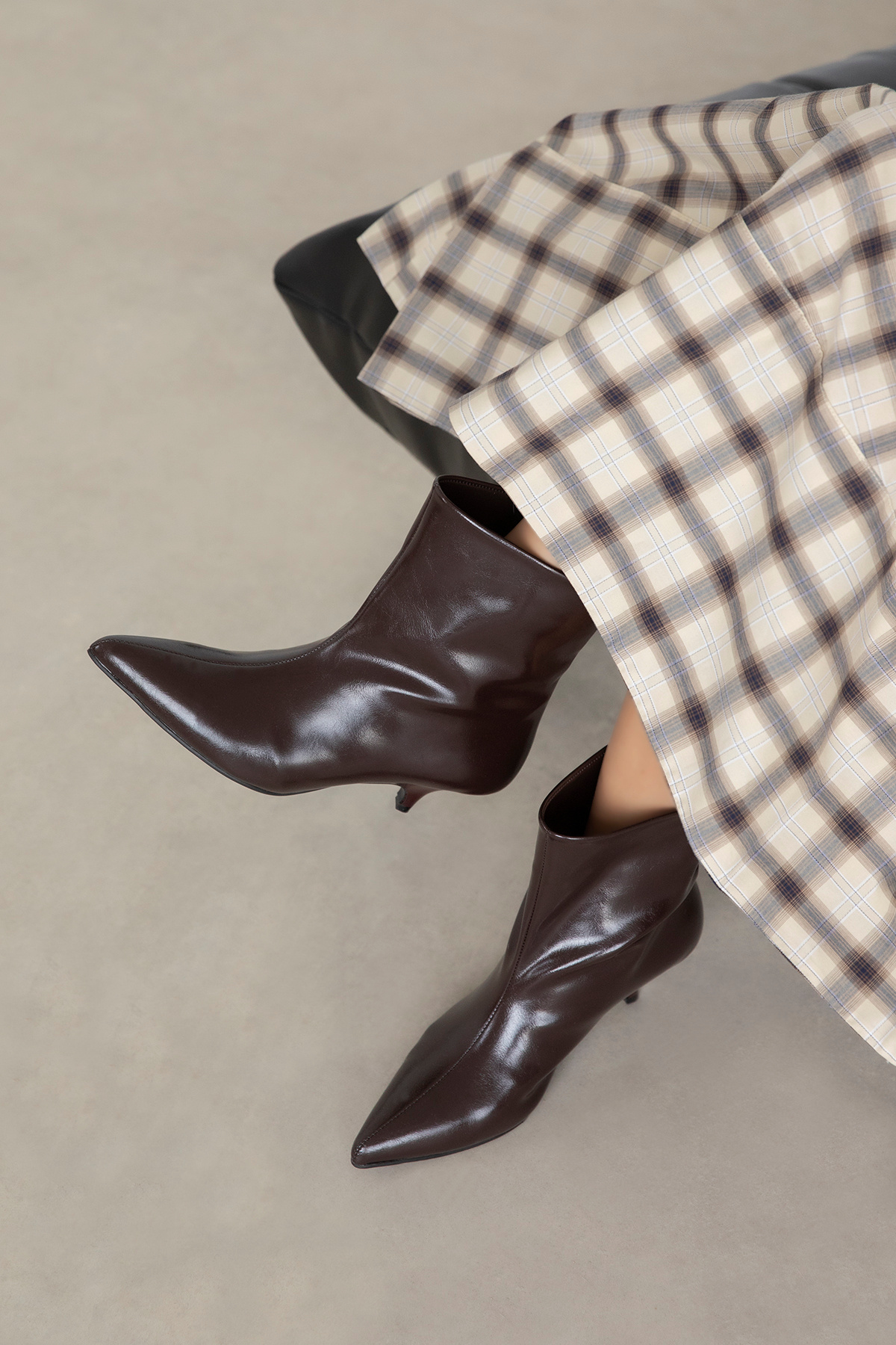 certain women's short spiked boots