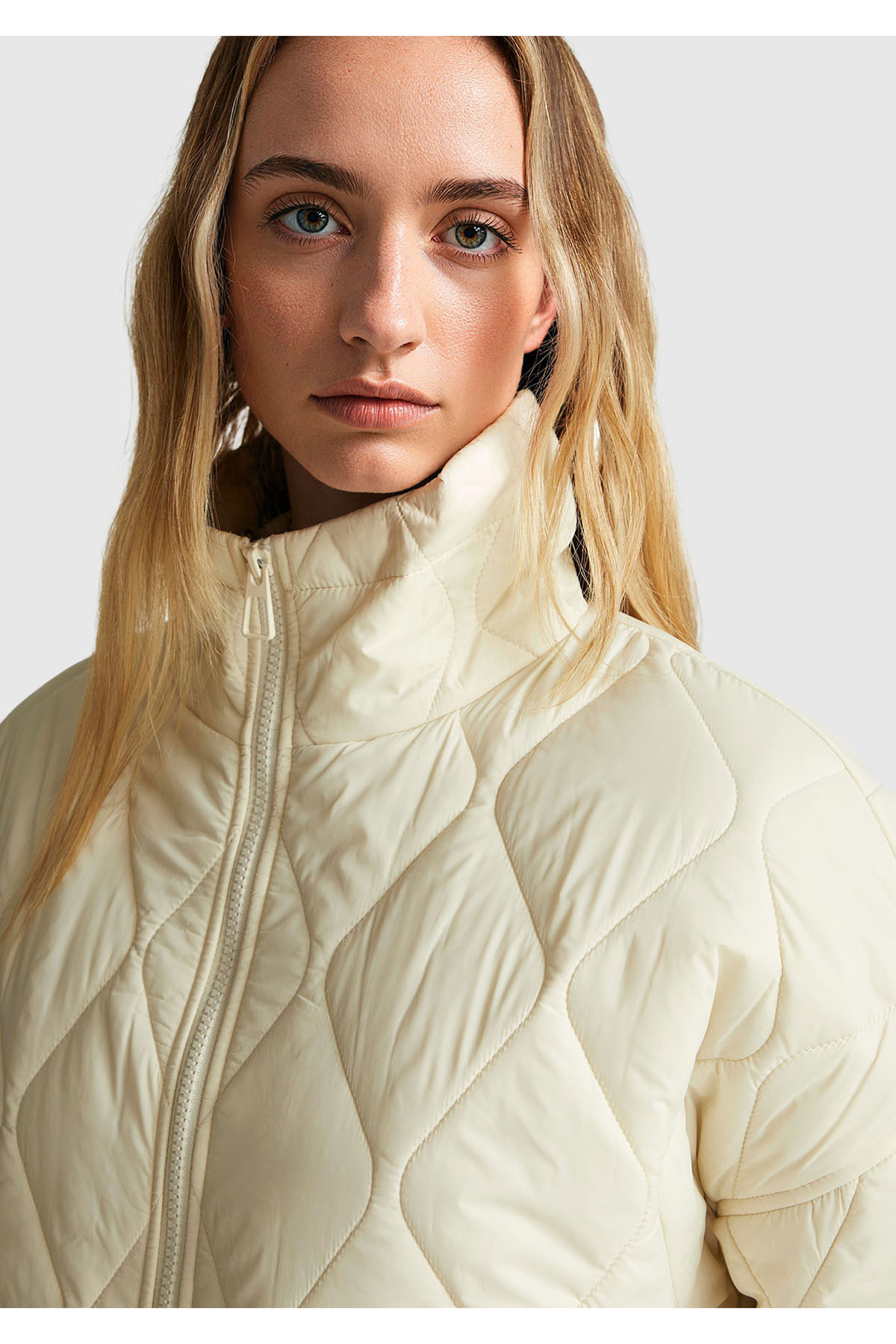 United Colors of Benetton  Kadın Krem Fermuarlı Cepli Dik Yaka Kapitone Mont - Görsel 6