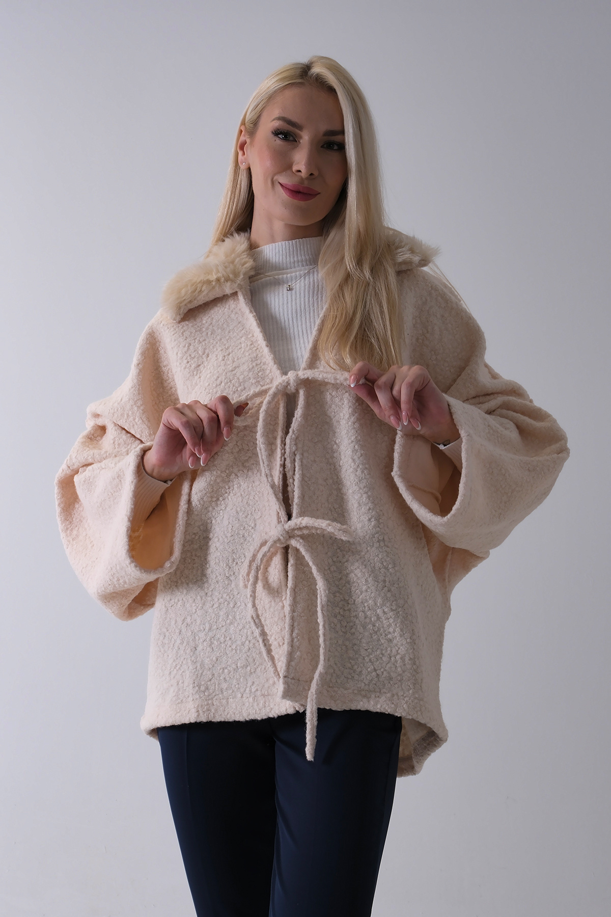 Feminist Önü Bağlama Detaylı Yakası Kürklü Panço Ekru 47122475