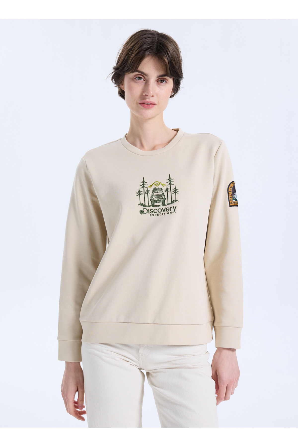 Discovery Expedition D5WL-SWT3612 Bej Bisiklet Yaka Relaxed Nakışlı Kadın Sweatshırt