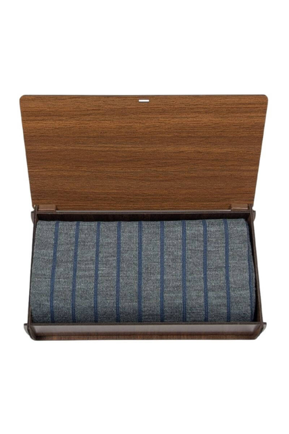  شال گردن مردانه دو طرفه راه راه آبی خاکستری در جعبه کادویی چوبی