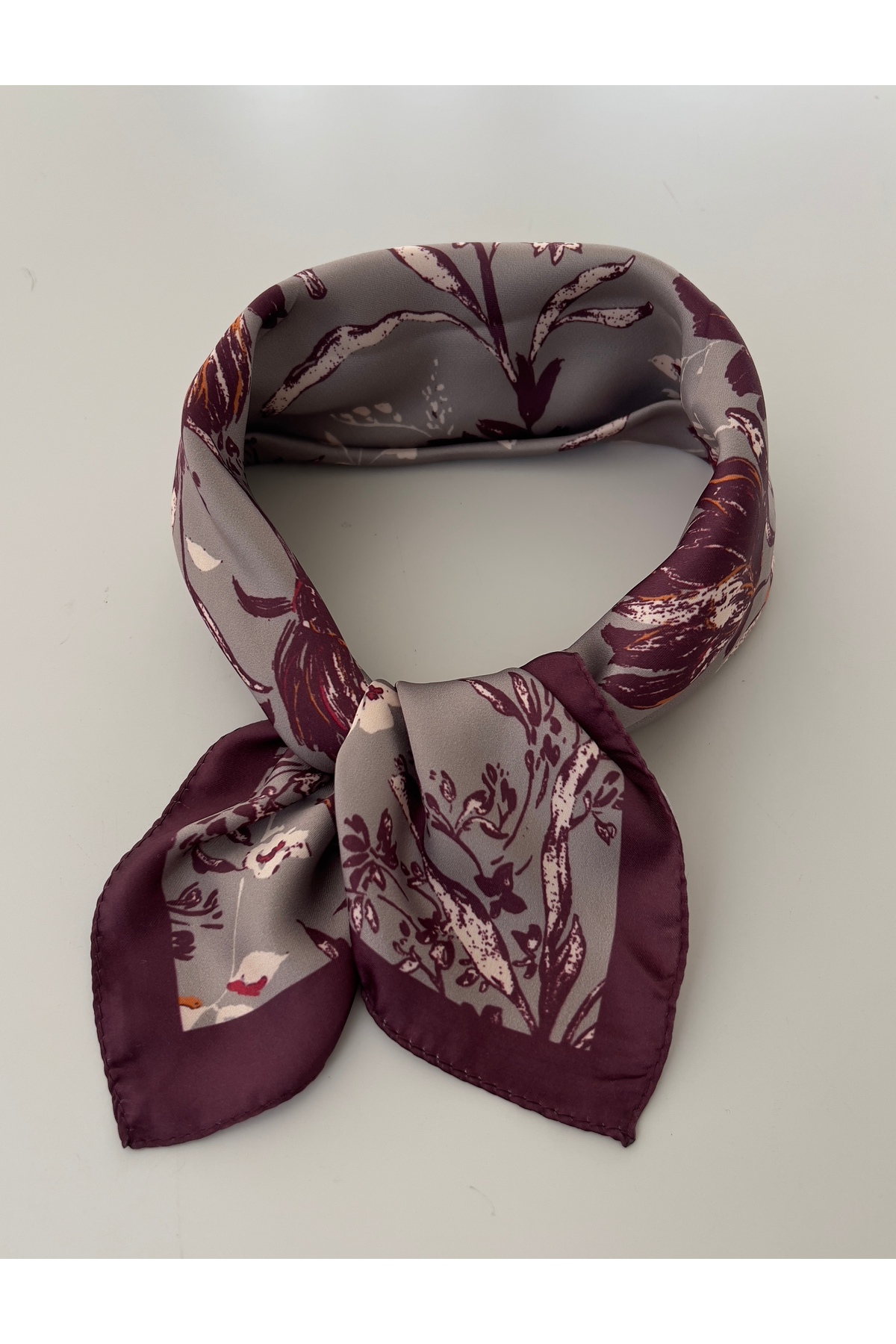 who knows ¿ Bordo Gri Desenli Fular Bandana kadın giyim aksesuar görsel 5