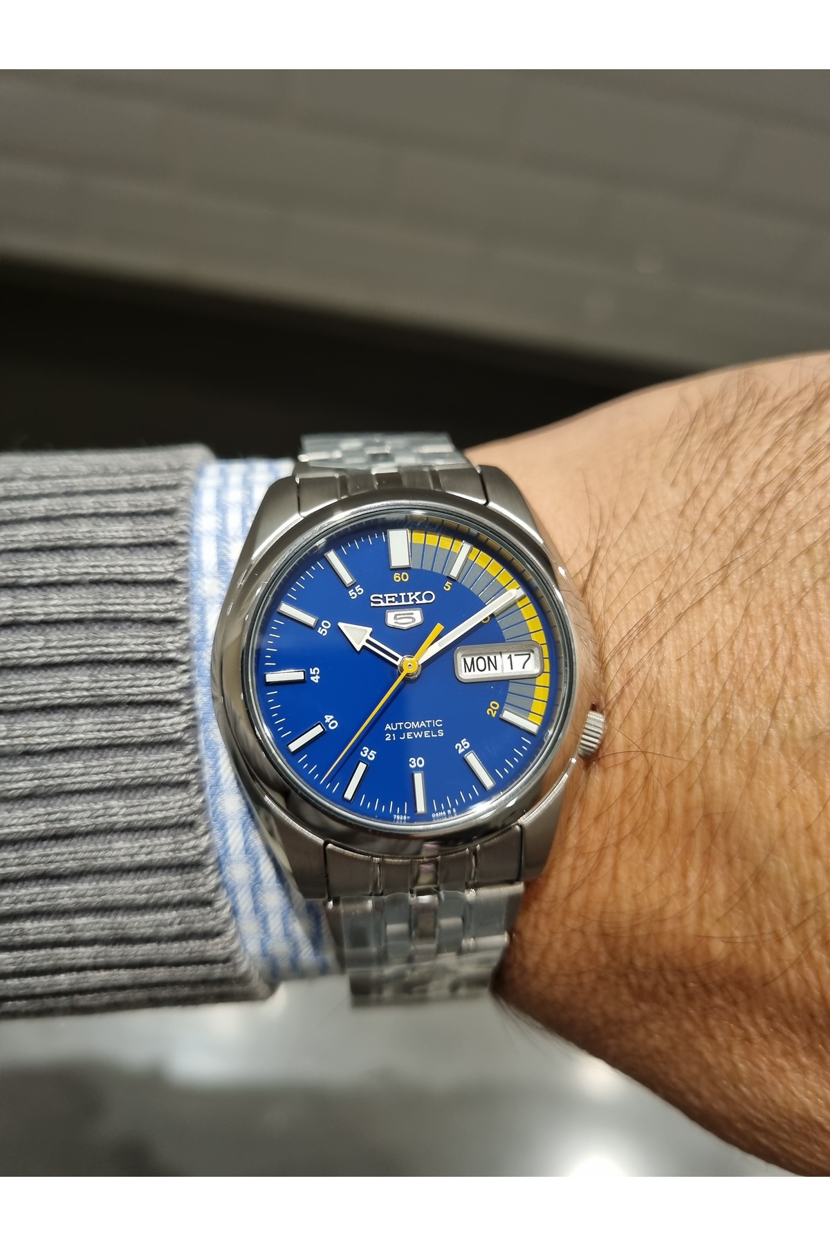 Seiko 5- OTOMATİK mavi Kadran Takvimli Çelik Bilezik 3 ATM Su