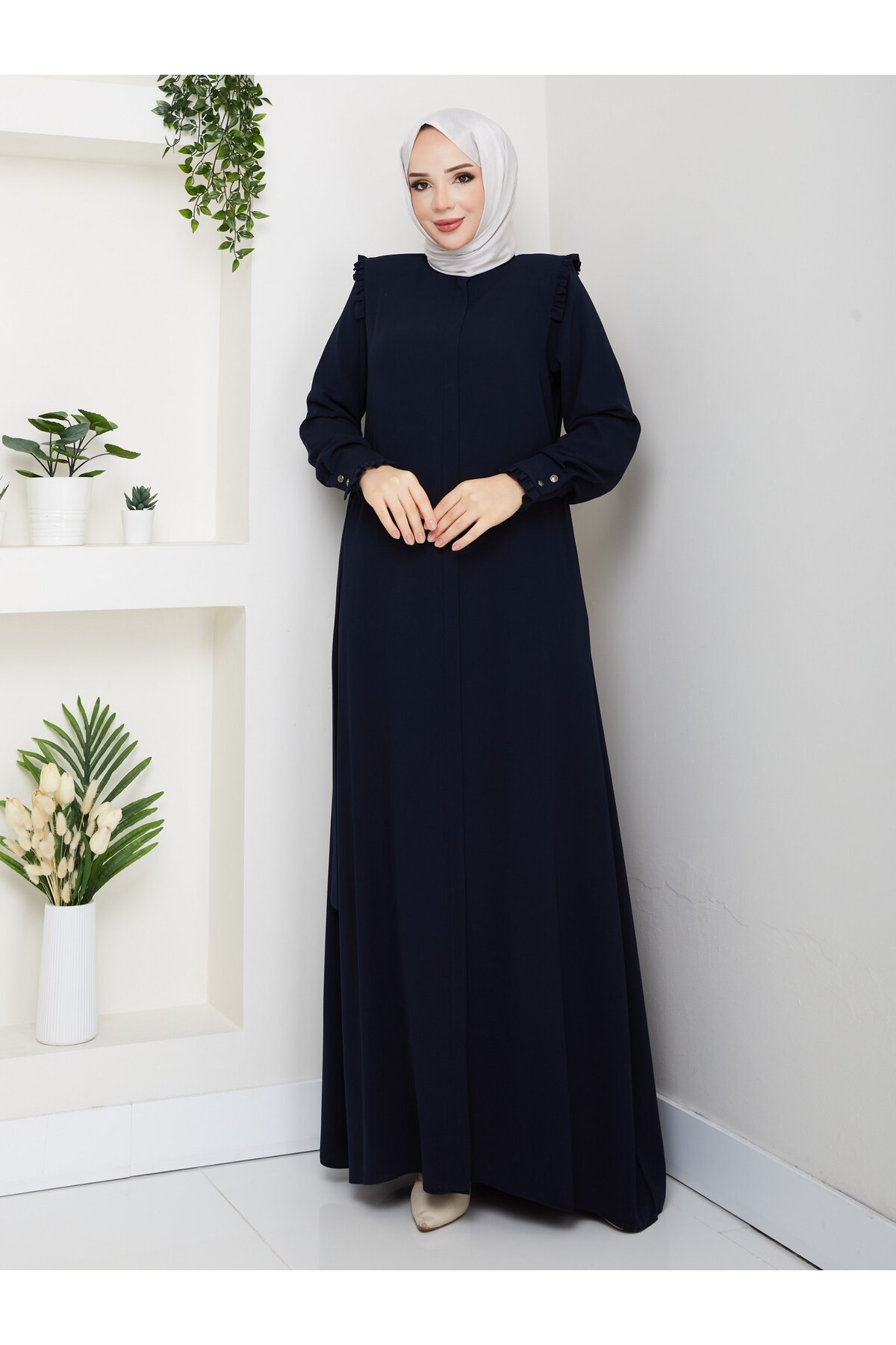 Shoulder Ruffle Model Abaya