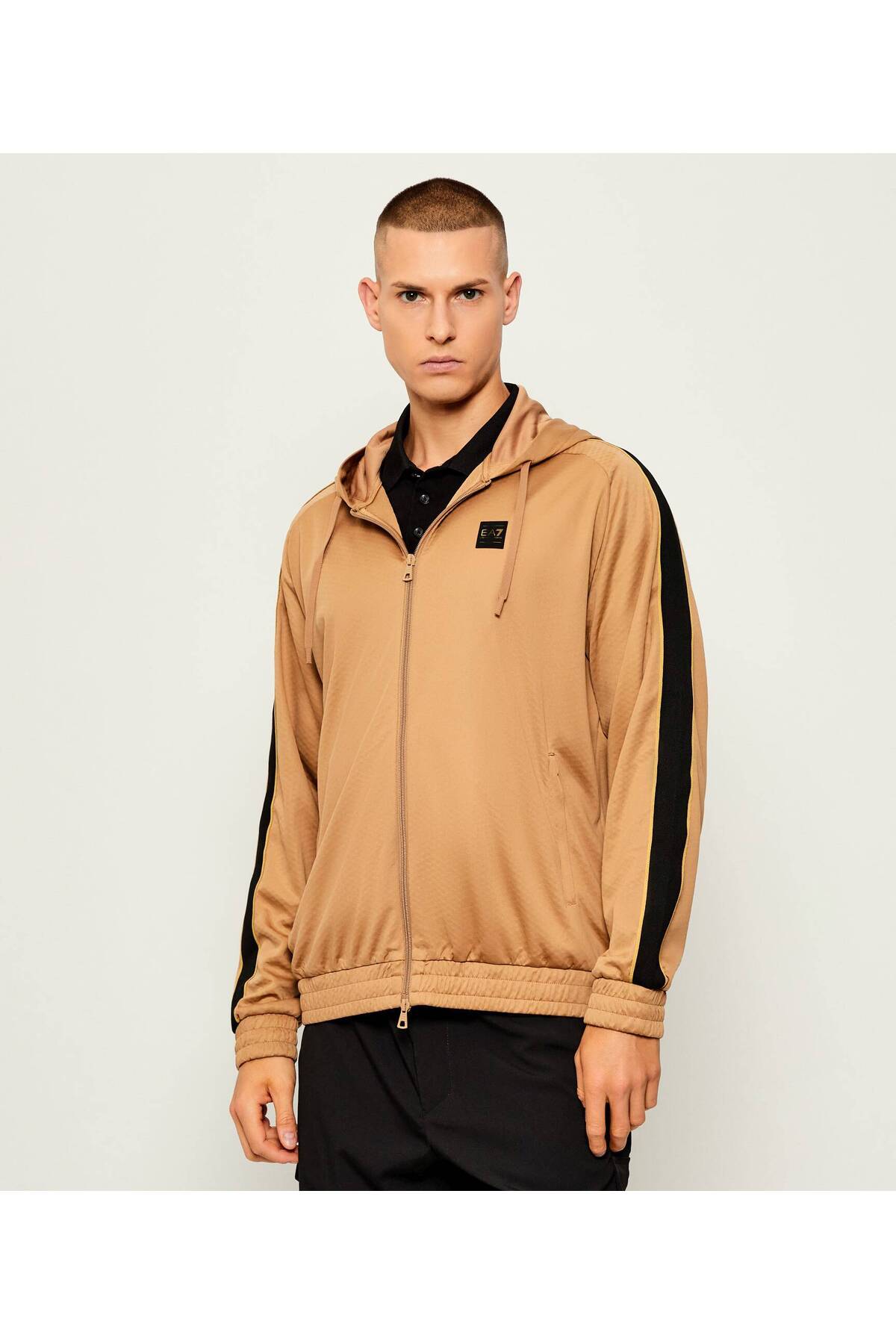  تاپ ورزشی مردانه یقه کلاه‌دار، زیپ‌دار، آستین بلند، بژ ساده، کد 7M000621، AF17089-U6171