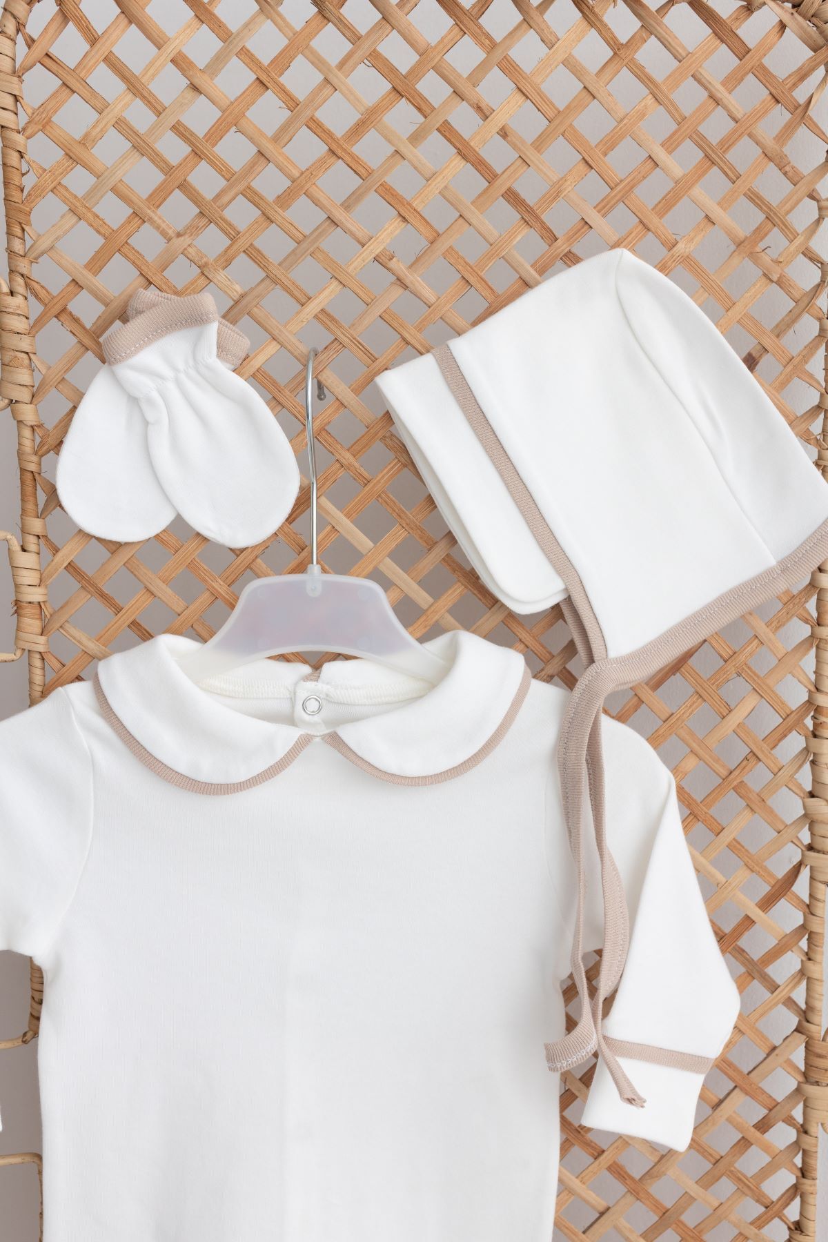 Bebe wini İsme Özel Baskılı Bonet Şapkalı 3'lü Pamuklu tulum seti fotoğrafı 2 (önizleme)