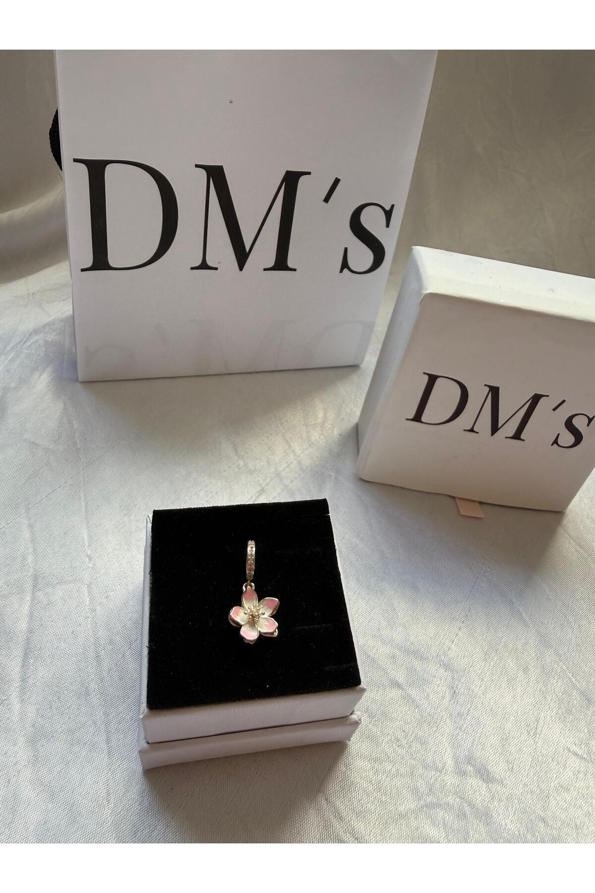 DM’s Silver Kiraz Çiçeği Gümüş Charm’ı