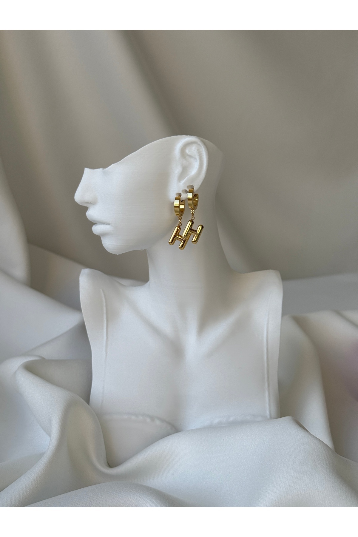 316L Çelik Gold Renk Harf Model Küpe