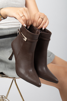 FYD SHOES TAŞ TOKA DETAYLI SİVRİ BURUNLU KADIN BOT