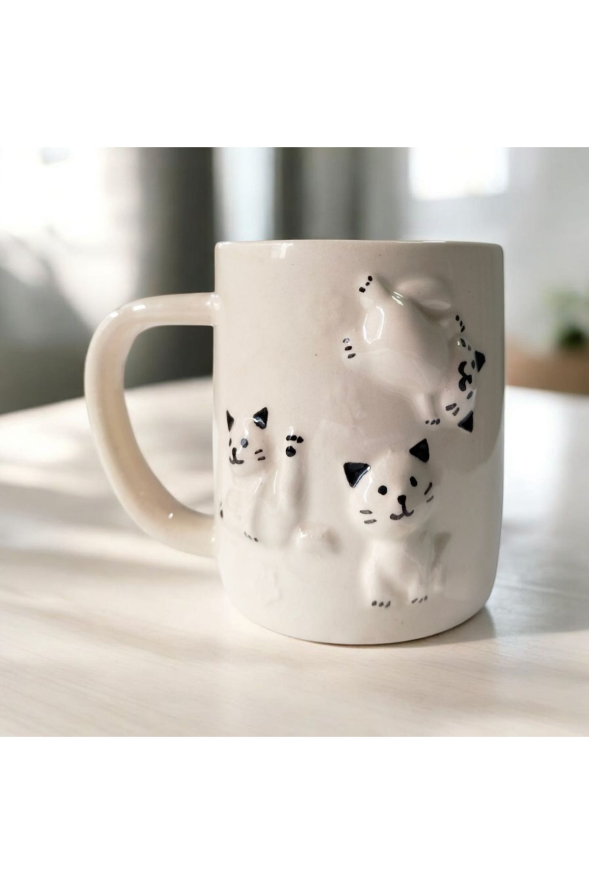 3 Kedi Kabartmalı Seramik Kupa El Yapımı