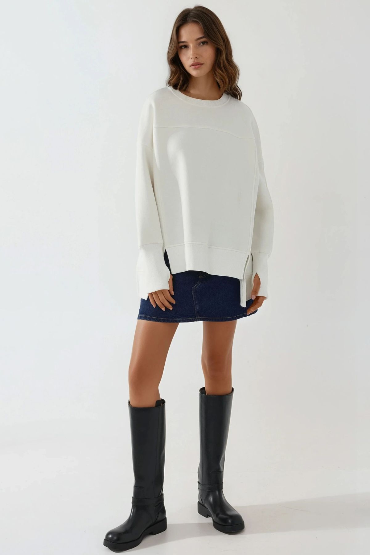 Hiccup Ön Yırtmaçlı Yuvarlak Yaka Büyük Boy Sweatshirt Beyaz görsel 3