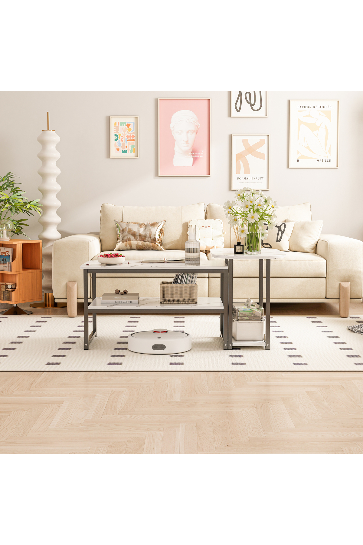 طاولة قهوة عصرية بسطح رخامي أبيض وإطار معدني أسود...