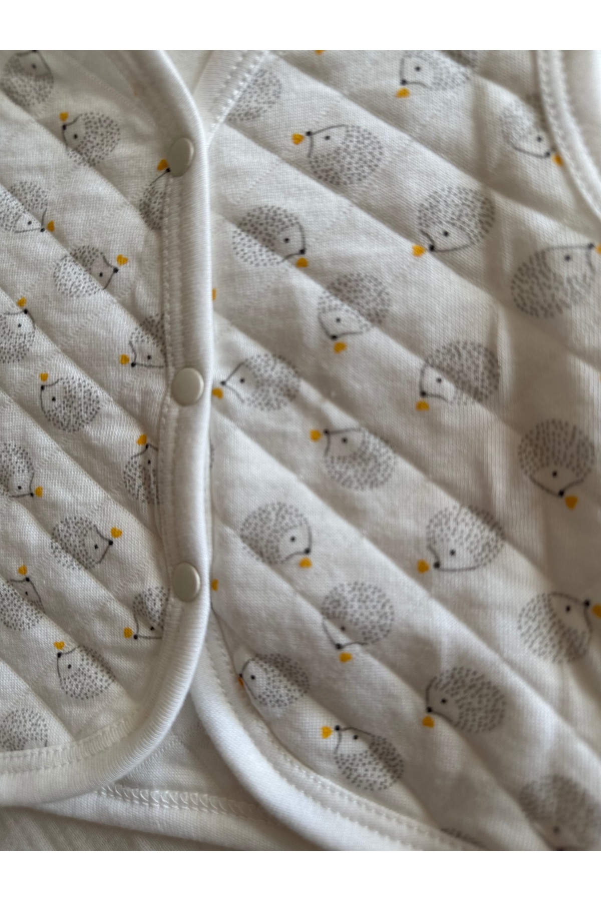 Nayinom Kirpi Desenli Beyaz Yelek fotoğrafı 2 (önizleme)