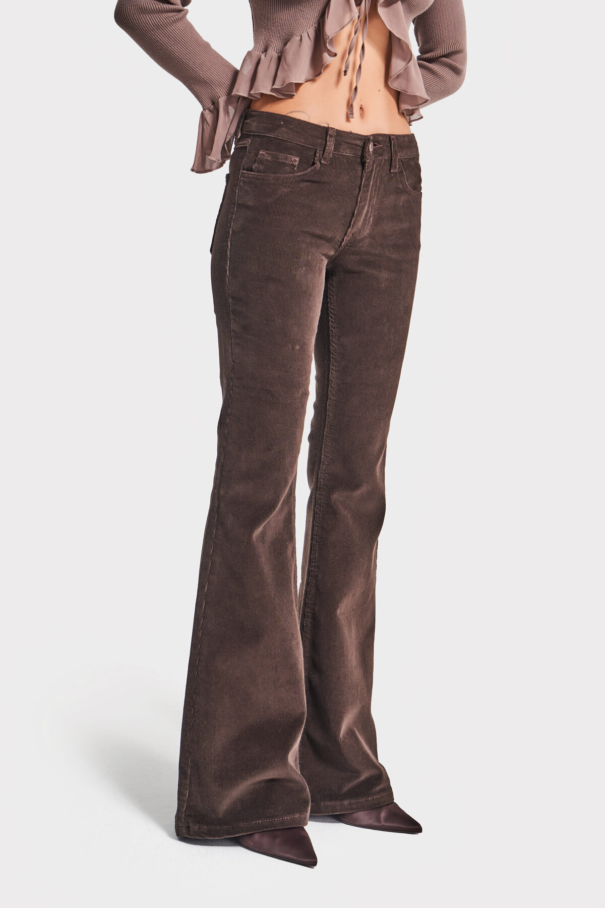 its basic Kadın Koyu Kahverengi 26w5-136 Low Waist Flare Fit İnce Fitilli Velvet Kadife Kumaş Pantolon