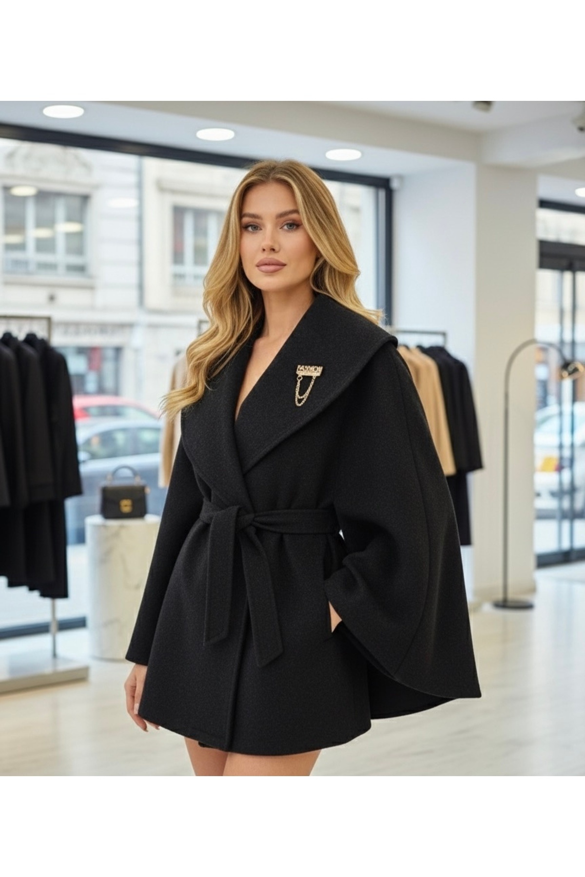 MC Boutique Zincir Broş Detaylı Kuşaklı Kısa Kaşe Kaban