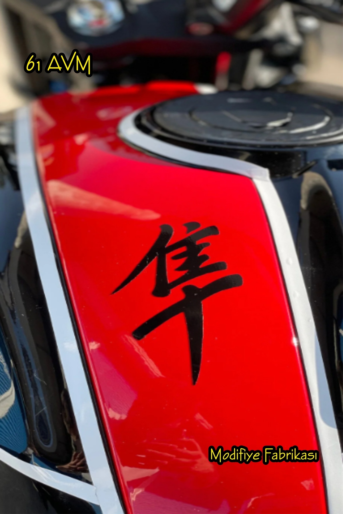 61 AVM Dekoratif Japonca Yazı Hayabusa Logo Sticker Etiket 10CM | Siyah |