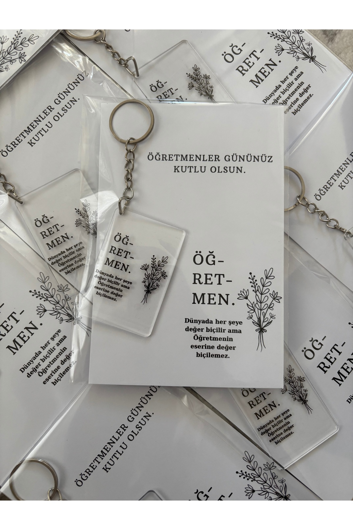HediyelikAVM Öğretmenler günü hediyesi Pleksi anahtarlık 8 adet