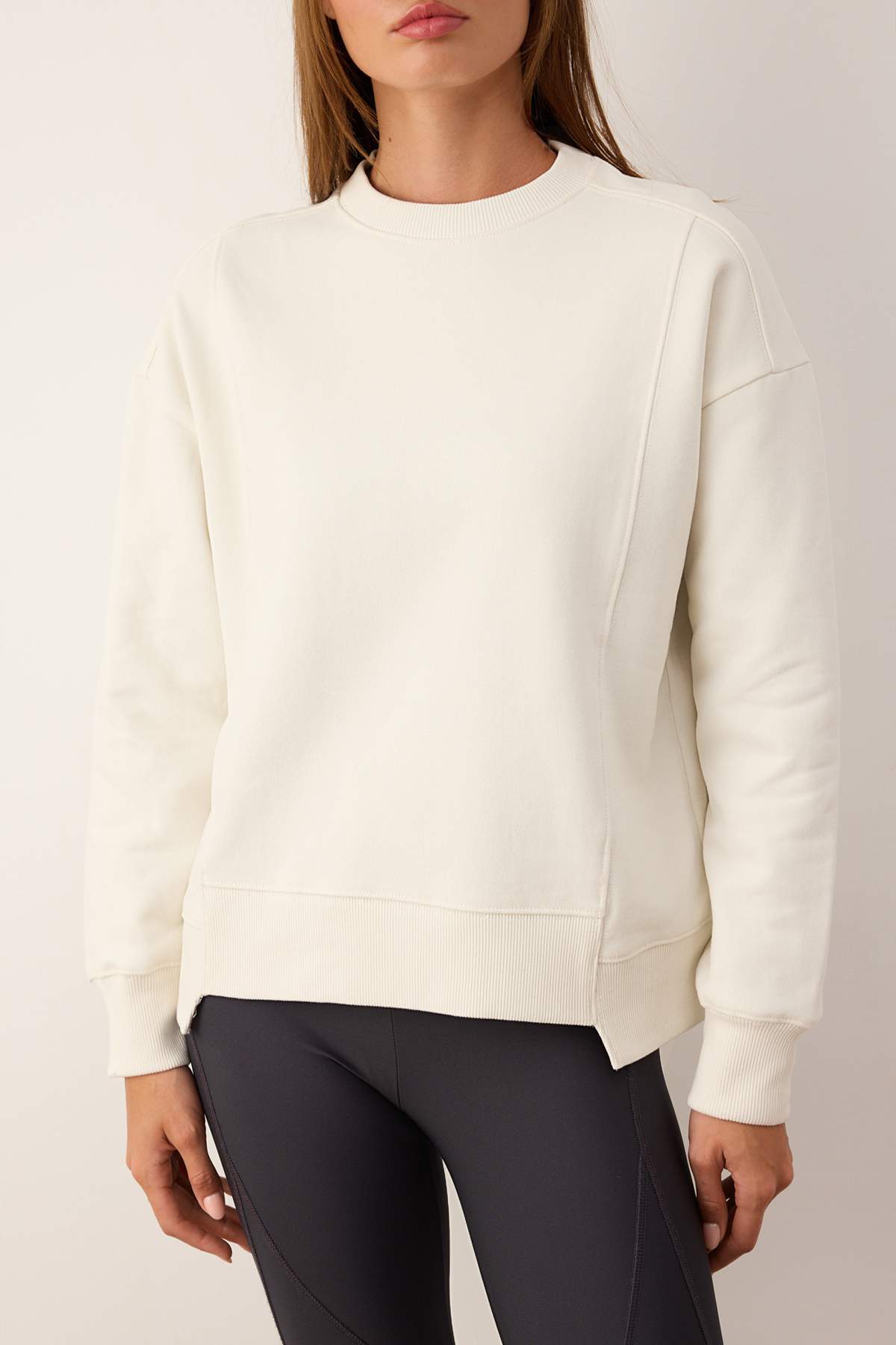 Trendyolmilla  Ekru Oversize/Geniş Kalıp Dikiş Detayı Kalın İçi Polarlı Örme Sweatshirt TWOAW26SW00204 - Görsel 3