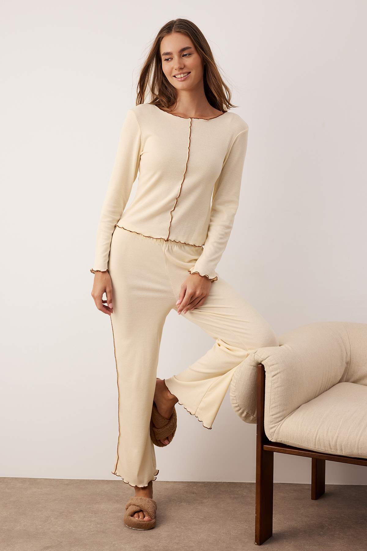 Trendyolmilla  Taş Baby Overloklu Fitilli Örme Pijama Takımı THMAW26PT00122 - Görsel 2