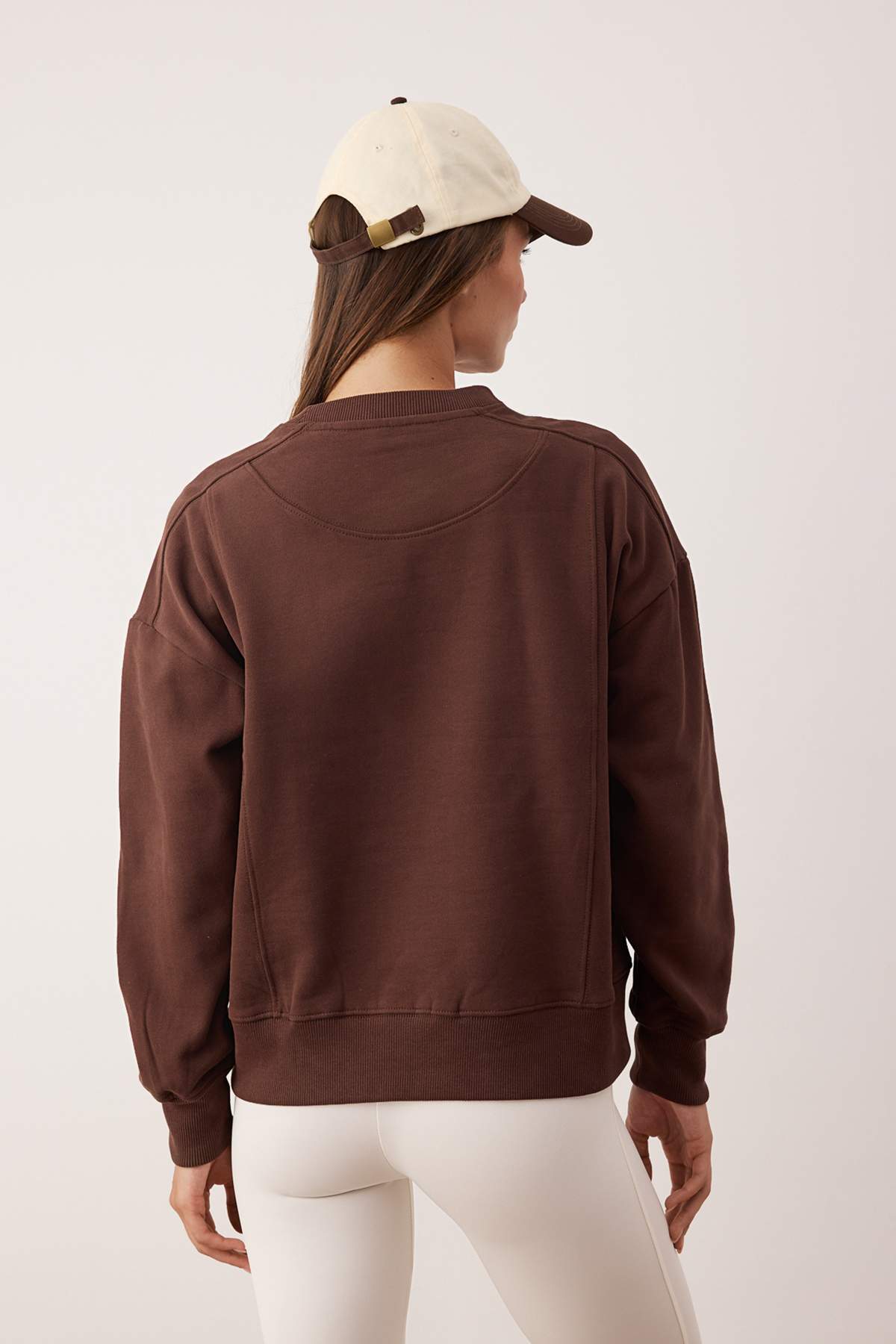 Trendyolmilla  Koyu Kahverengi Oversize Kalıp Dikiş Detaylı İçi Polarlı Örme Sweatshirt TWOAW26SW00204 - Görsel 5