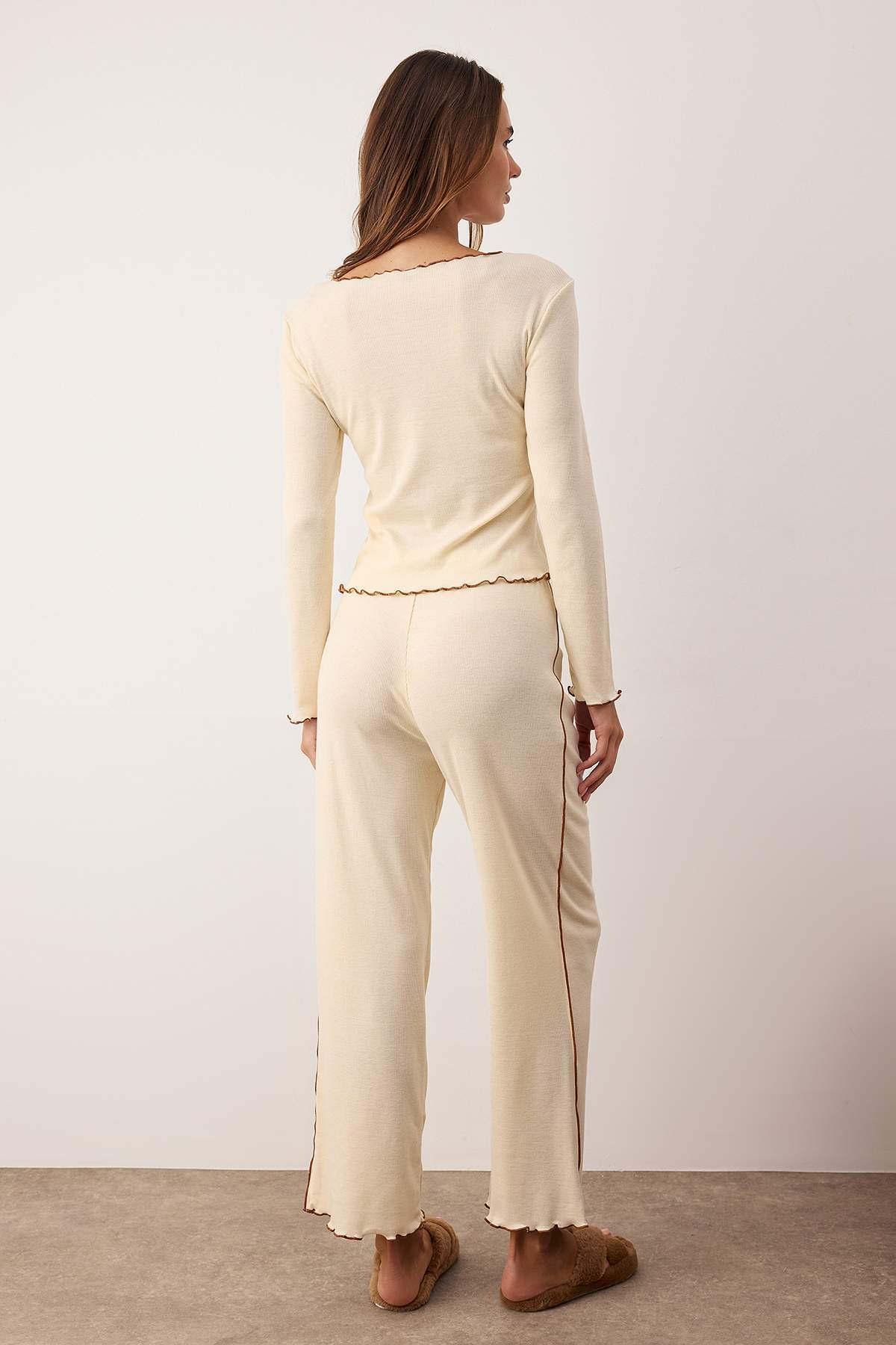 Trendyolmilla  Taş Baby Overloklu Fitilli Örme Pijama Takımı THMAW26PT00122 - Görsel 4