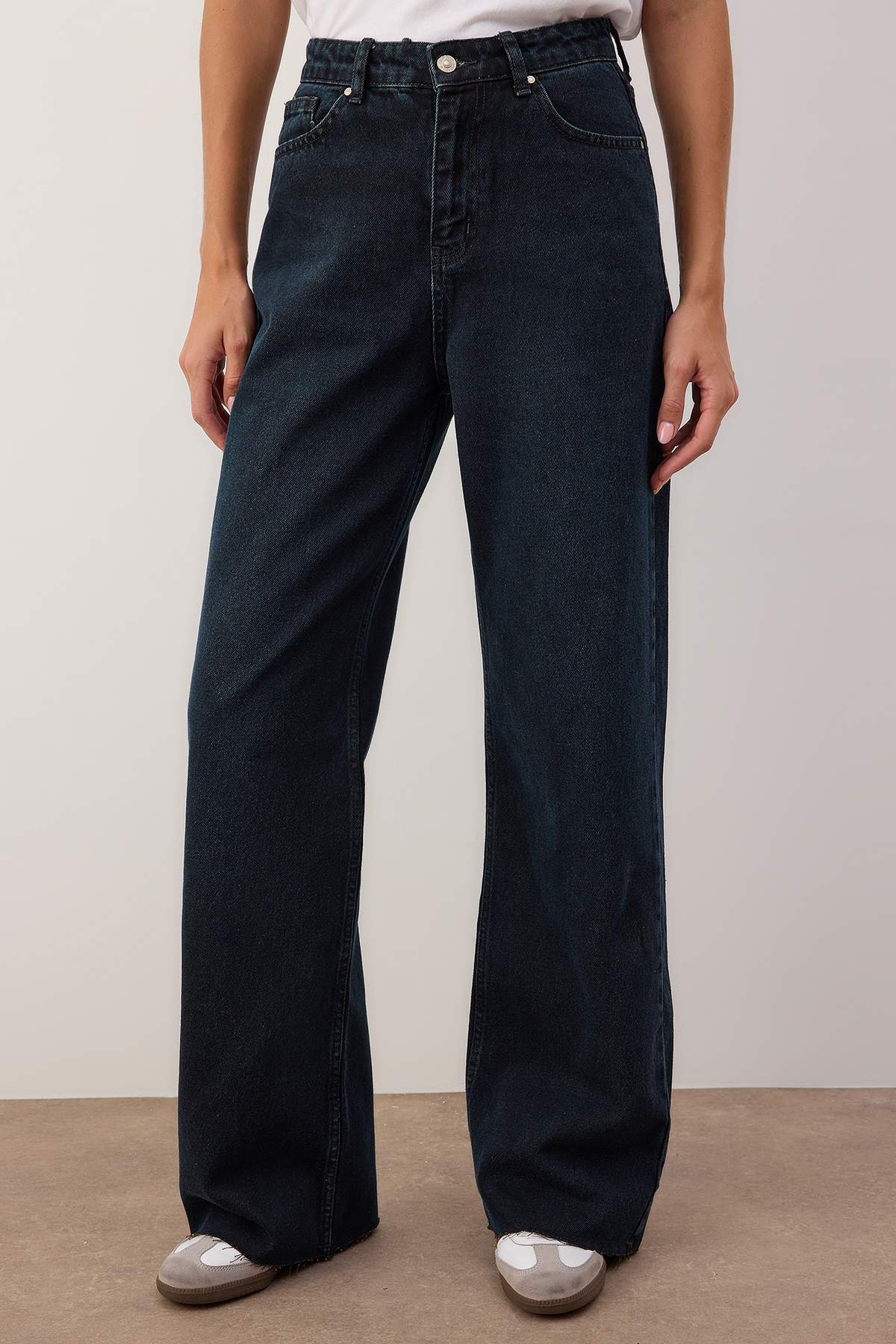 Trendyolmilla  Koyu Mavi Yüksek Bel Paçası Kesikli Geniş Paça Wide Leg Jeans TWOAW26JE00089 - Görsel 3