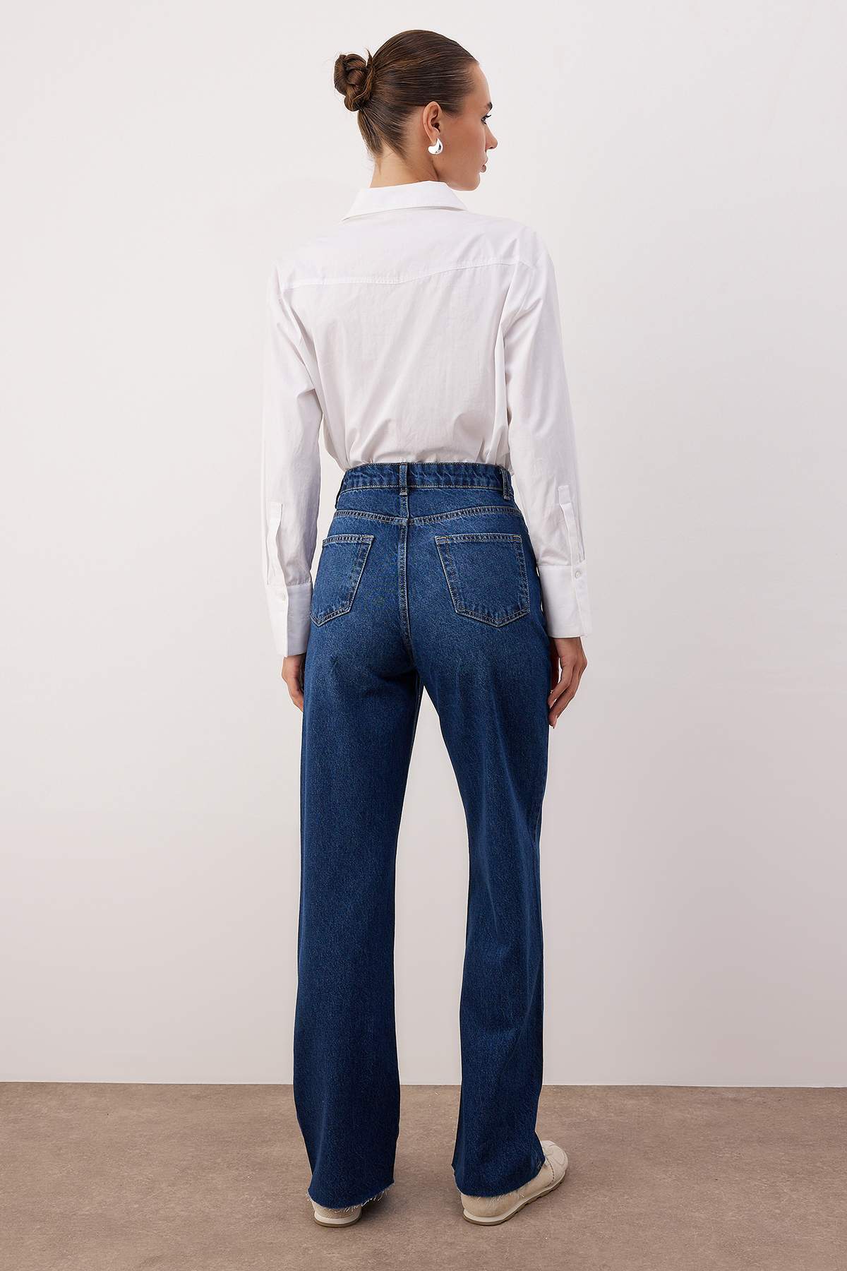 Trendyolmilla  Koyu Mavi Fular Detaylı Paçası Kesikli Yüksek Bel Wide Leg Jeans TWOAW26JE00286 - Görsel 5