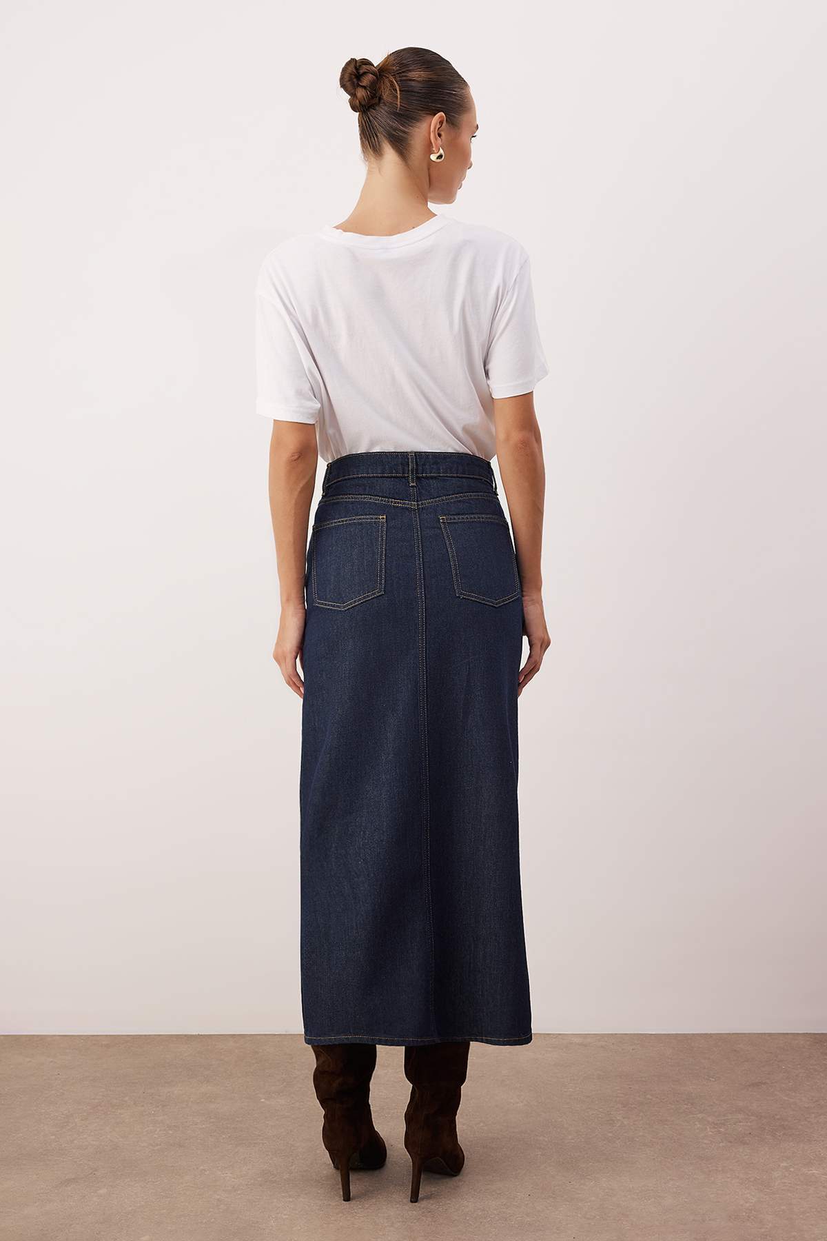 Trendyolmilla  Koyu Mavi Yırtmaçlı Maxi Denim Etek TWOAW26ET00144 - Görsel 5