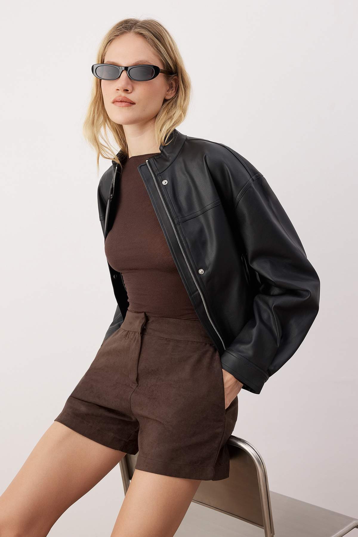 Trendyolmilla  Kahverengi Süet Kısa Şort & Bermuda TWOAW26SR00053 - Görsel 2