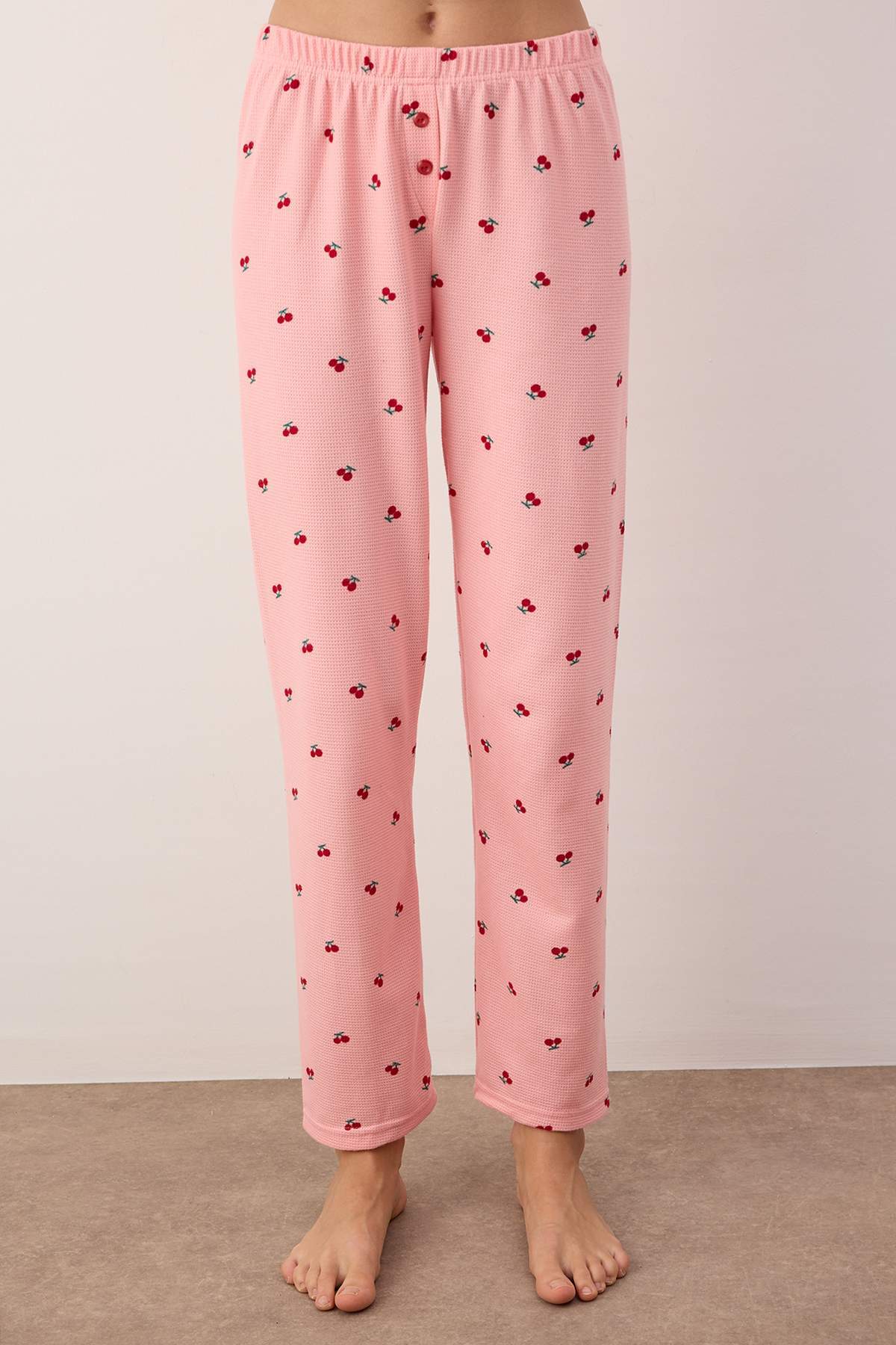Trendyolmilla  Pembe Kirazlı Fermuarlı Yumuşak Kışlık Waffle Örme Pijama Takımı THMAW26PT00186 - Görsel 3