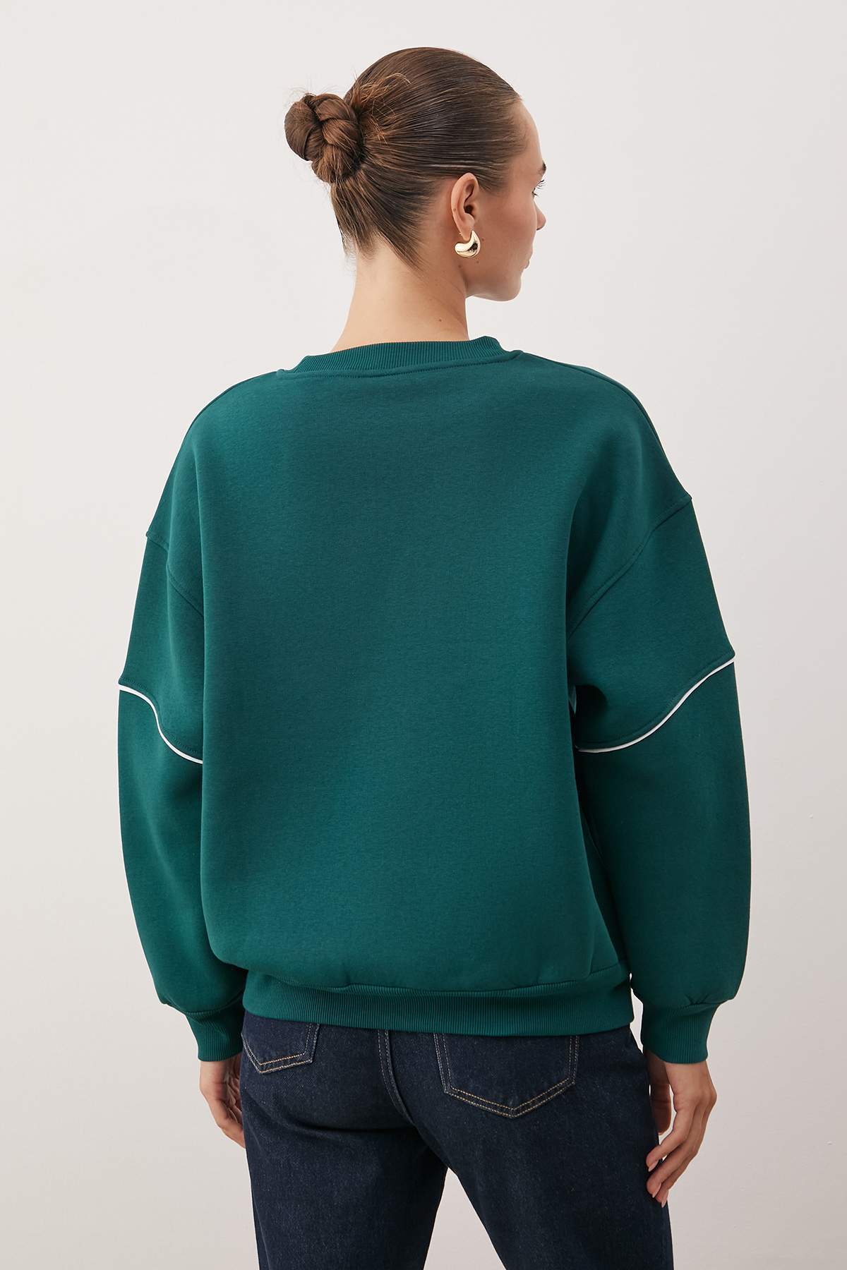 Trendyolmilla  Zümrüt Yeşili Kalın İçi Polarlı Slogan Nakışlı Oversize Bisiklet Yaka Örme Sweatshirt TWOAW26SW00078 - Görsel 4