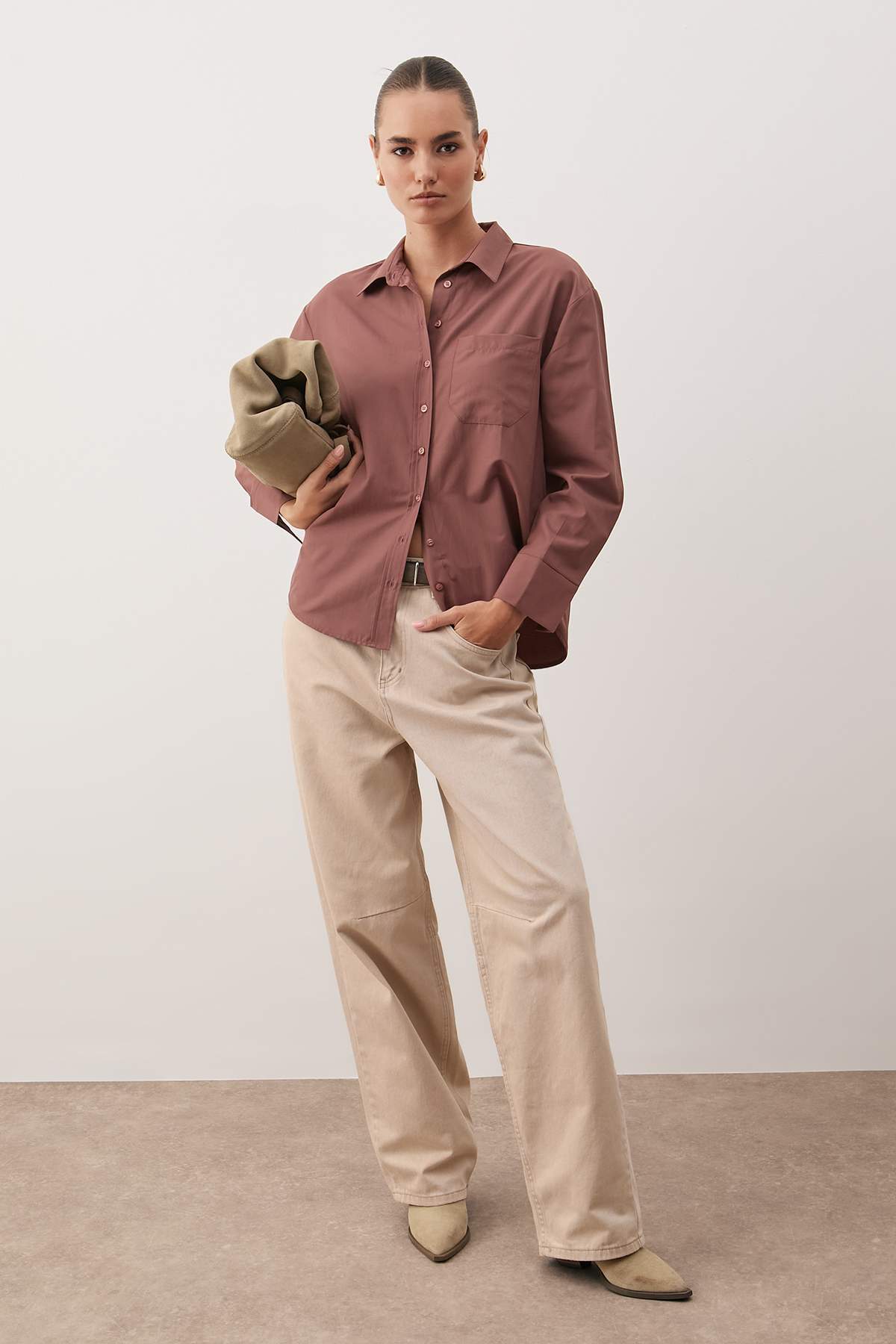 Trendyolmilla  Kahverengi Tek Cepli Boyfriend/Geniş Kalıp Pamuklu Dokuma Gömlek TWOAW20GO0115