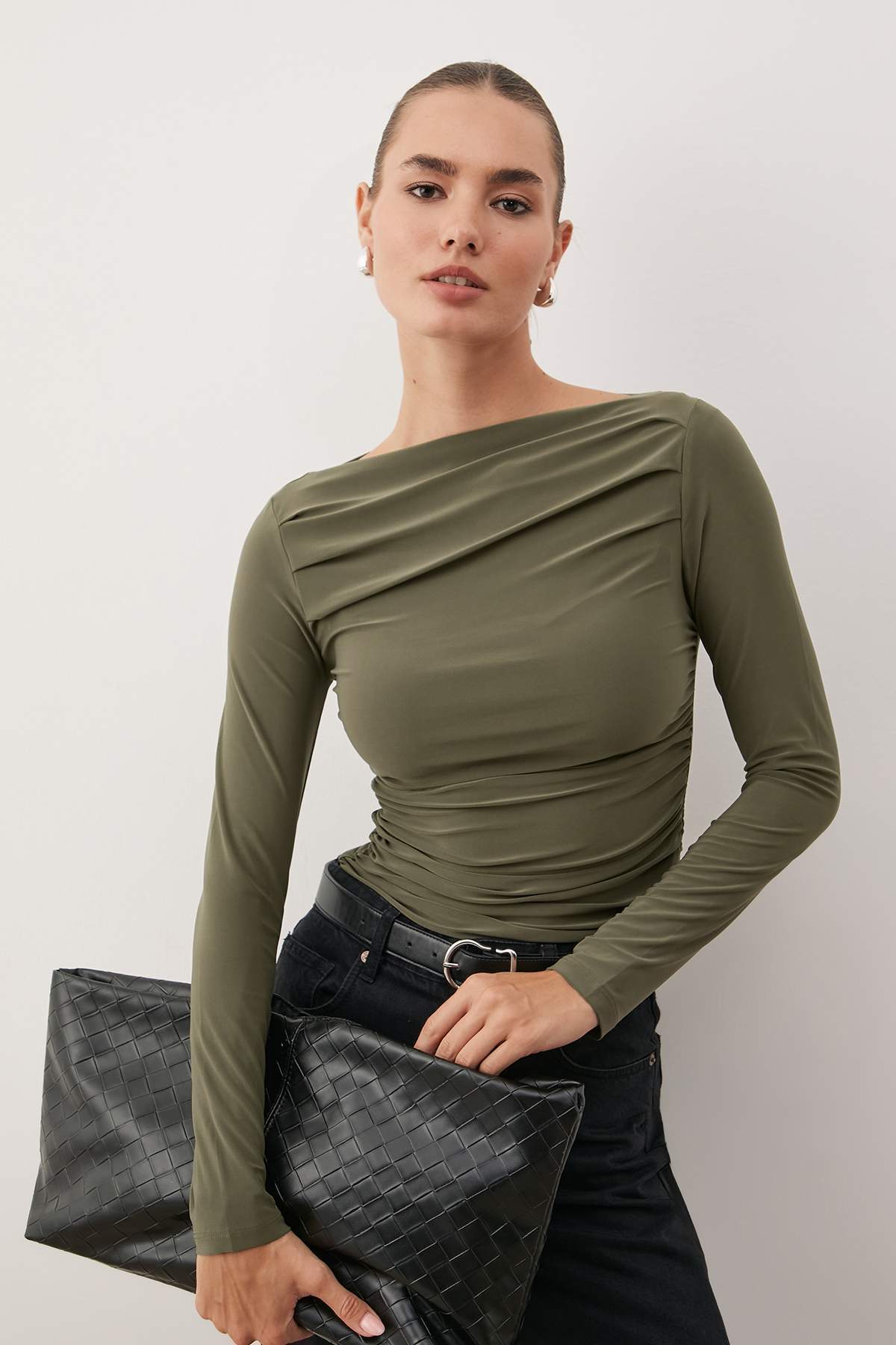 Trendyol Collection Khakifarbene Strickbluse TWOAW25BZ00109