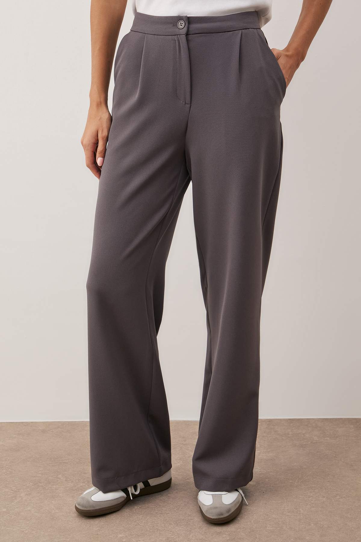 Trendyol Collection Spodnie z szerokimi nogawkami w kolorze antracytowym - Twoaw22Pl0139