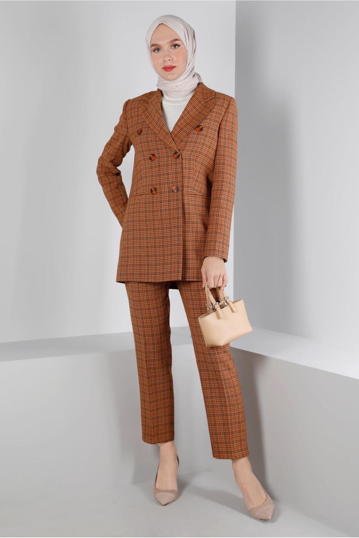 آلوینا ست شلوار دو تکه دکمهدار طرحدار چهارخانه کد ۳۰۳۰۷ آلوینا ست شلوار دو تکه دکمهدار طرحدار چهارخانه کد ۳۰۳۰۷