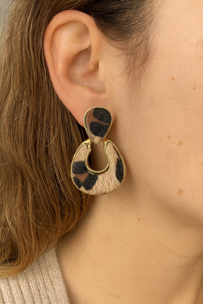 ÇAĞ MODA aksesuar leopar desenli tüylü sallantı küpe