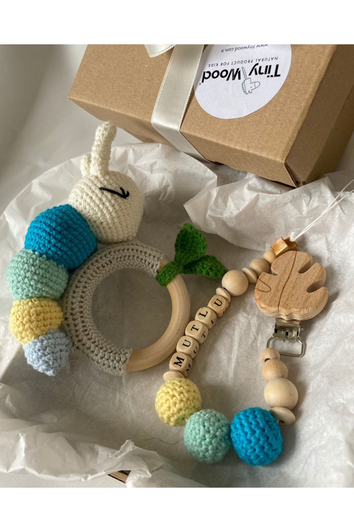 tiny wood Amigurumi Sevimli Tırtıl Diş Kaşıyıcı Çıngırak Isme Özel Emzik Seti, Organik Unisex Bebek Hediyelik fotoğrafı 4 (önizleme)