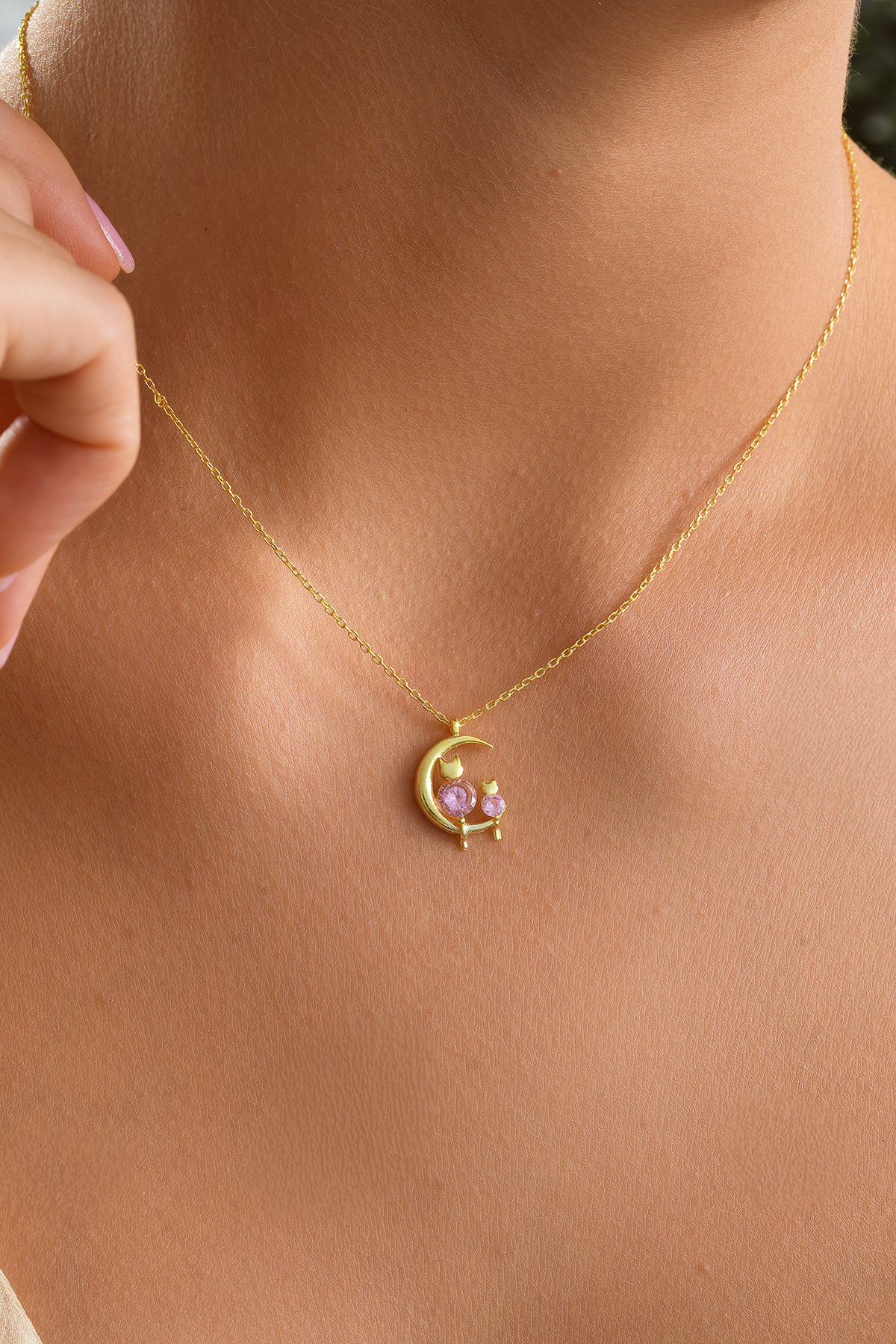 ESSARE 925 Ayar Gümüş Gold Kaplama Pembe Taşlı Kedili Hilal Kolye