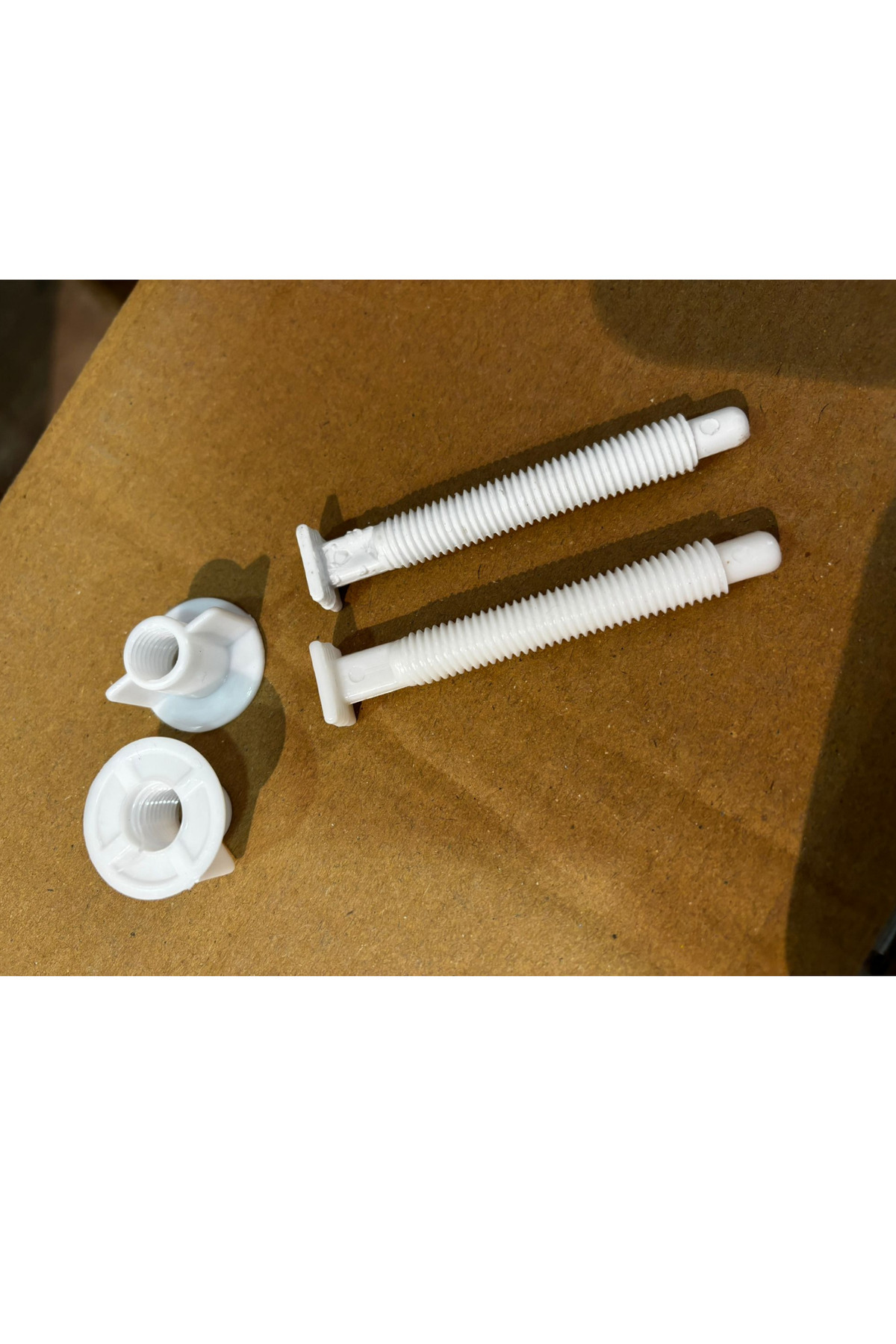 ELİTRA Klozet Kapağı Bağlantı Vidası Elemanı Uyumlu Bağlantı Vİdası Plastik